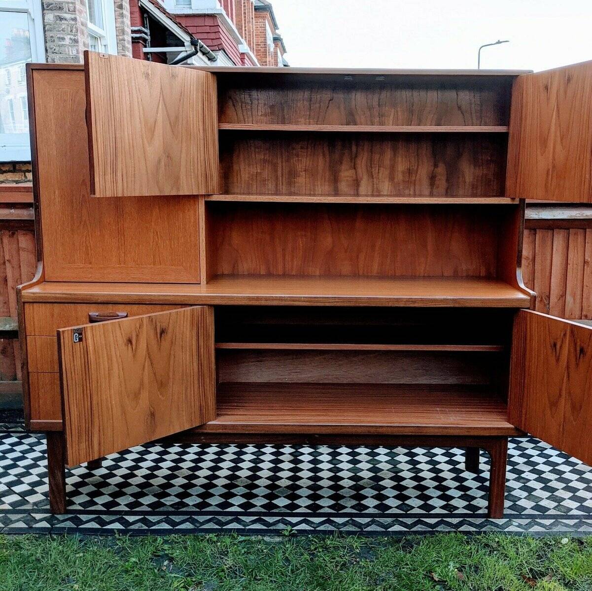 Mid-Century enfilade in brown teak veneer by E. Gomme for G-Plan, 1962, 160×45×145 cm