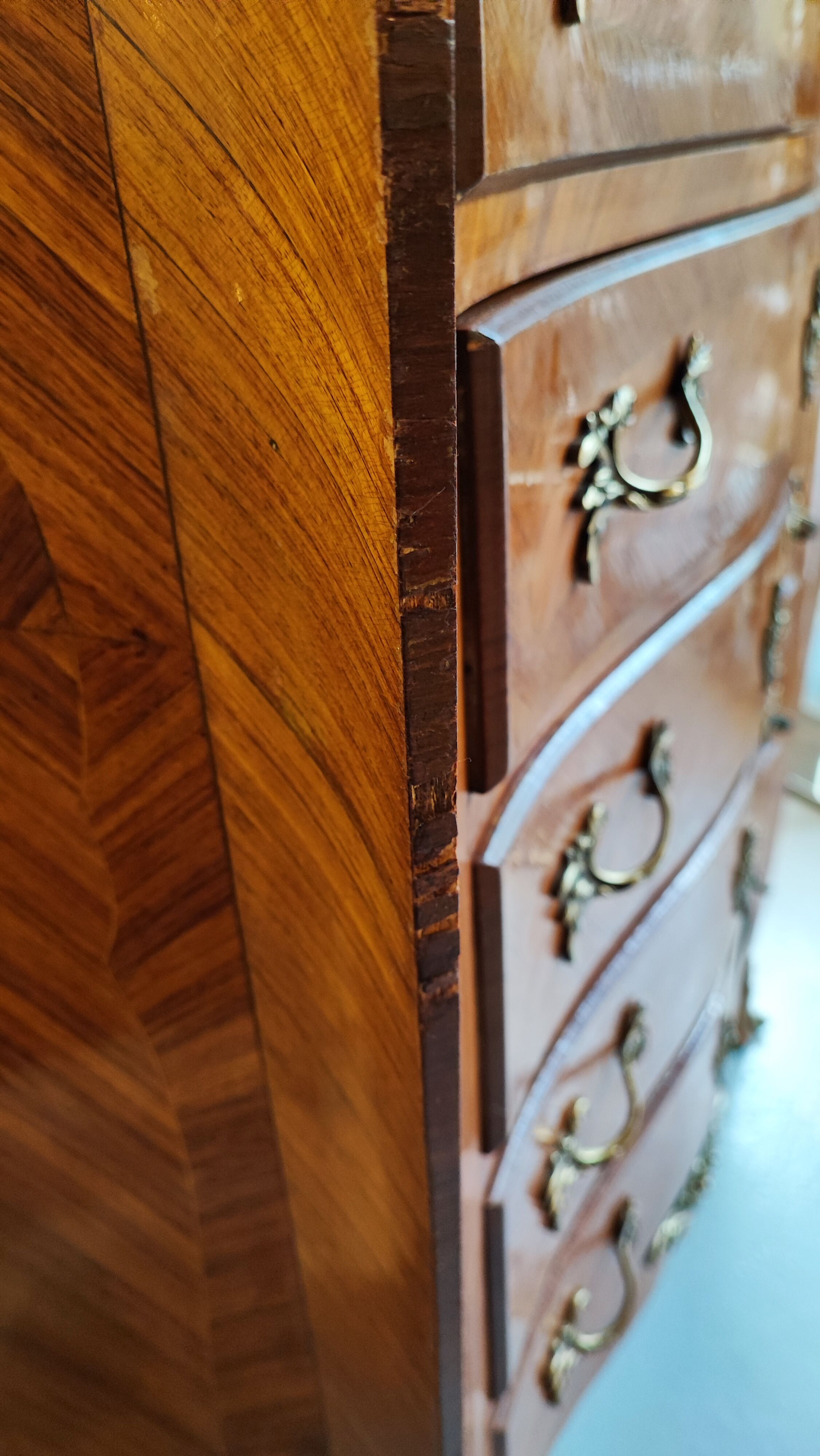 Semainier Louis XV marble brocatello and bronze