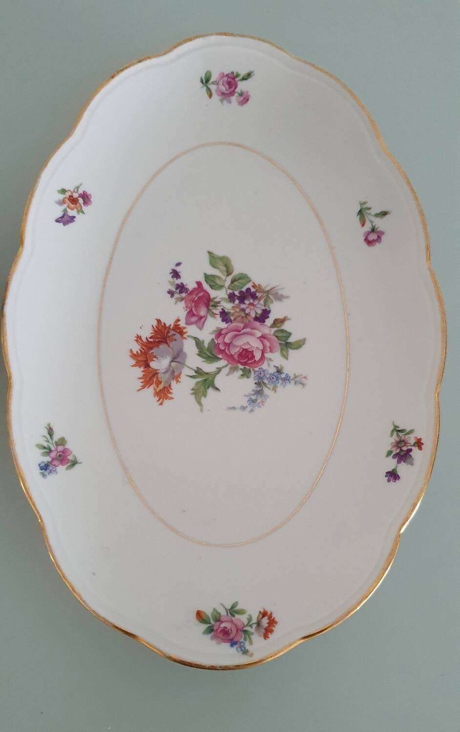 Pot à lait et son plat de présentation en porcelaine émaillée de Limog