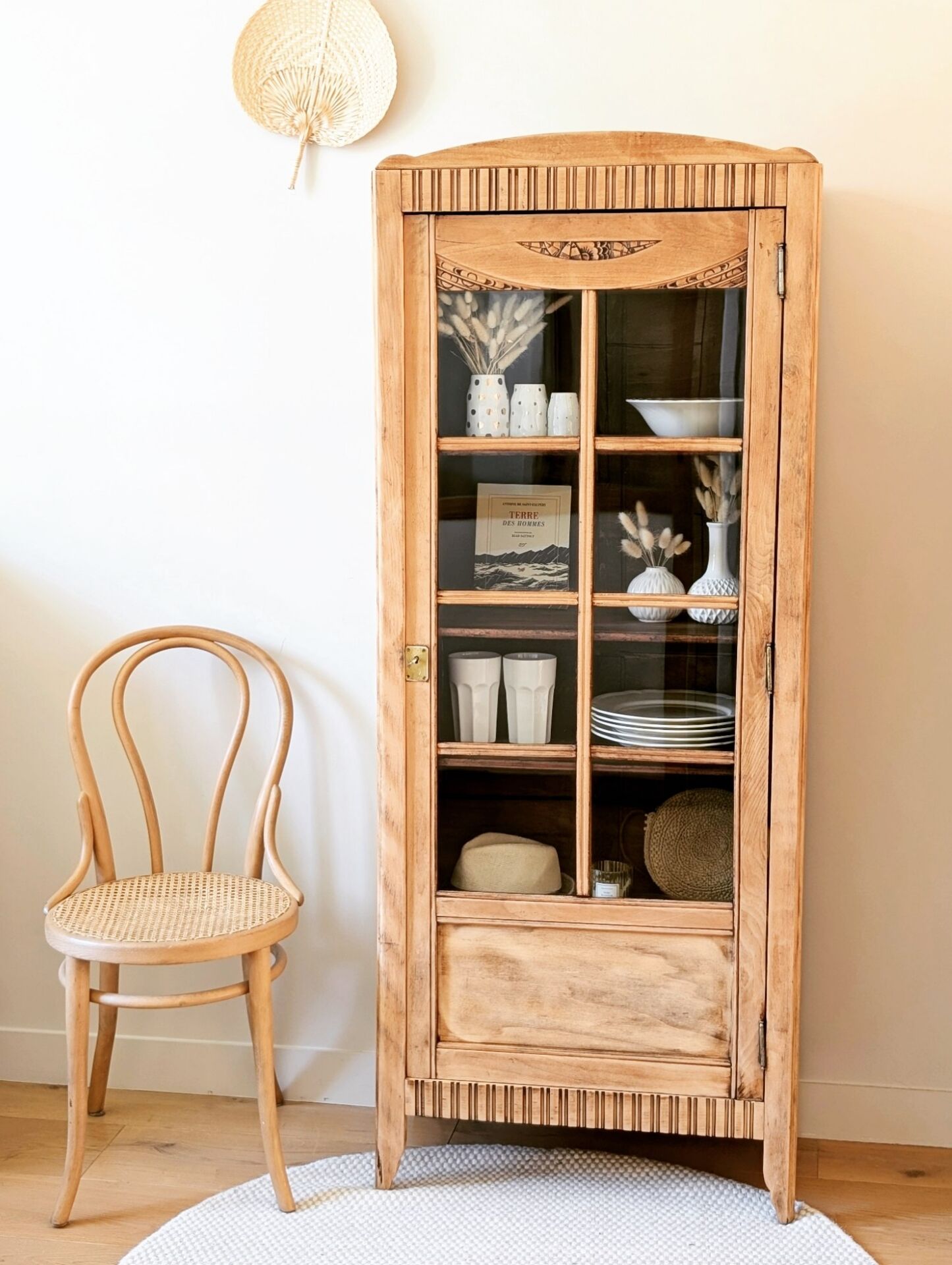 Armoire bonnetière Art Déco vitrée
