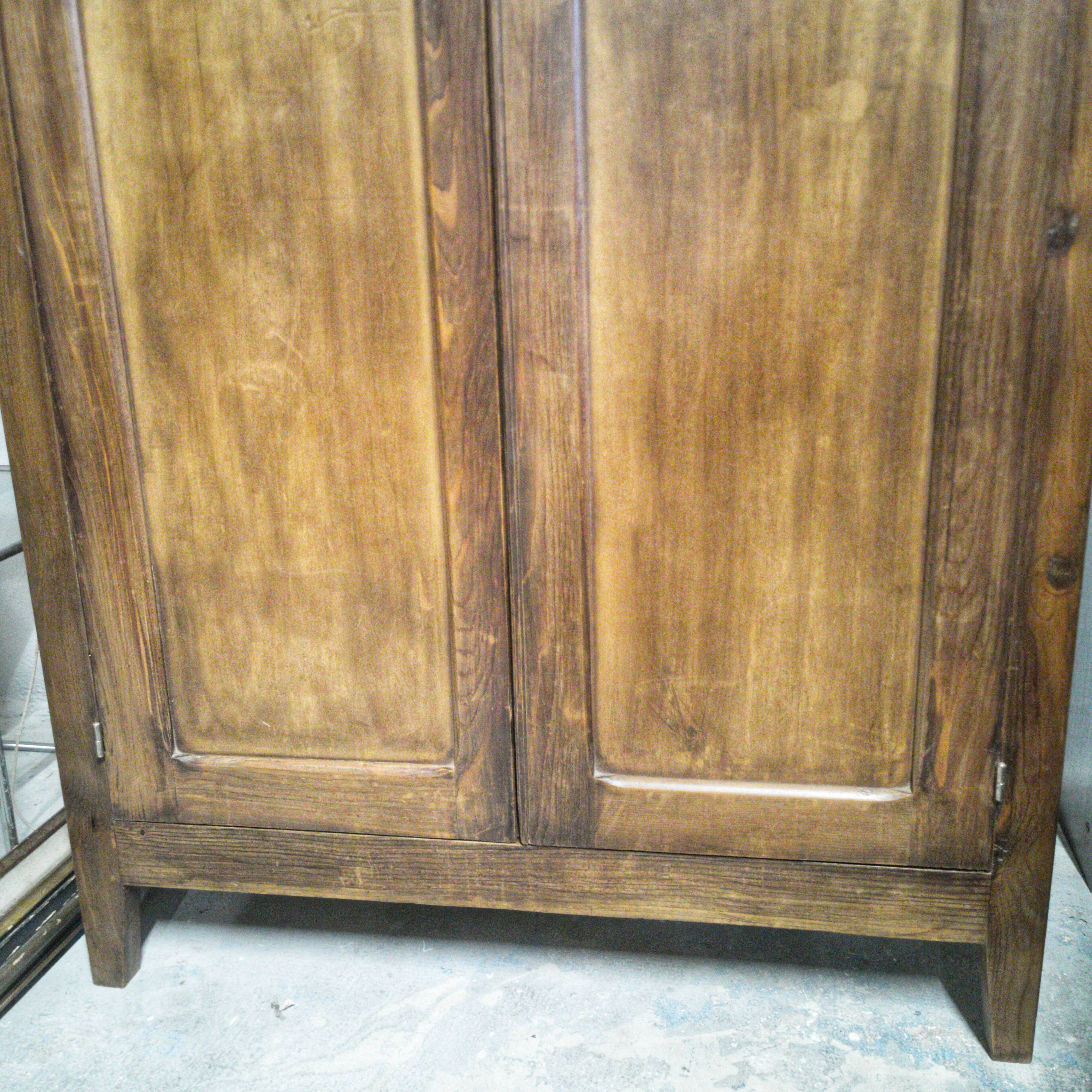 Armoire parisienne