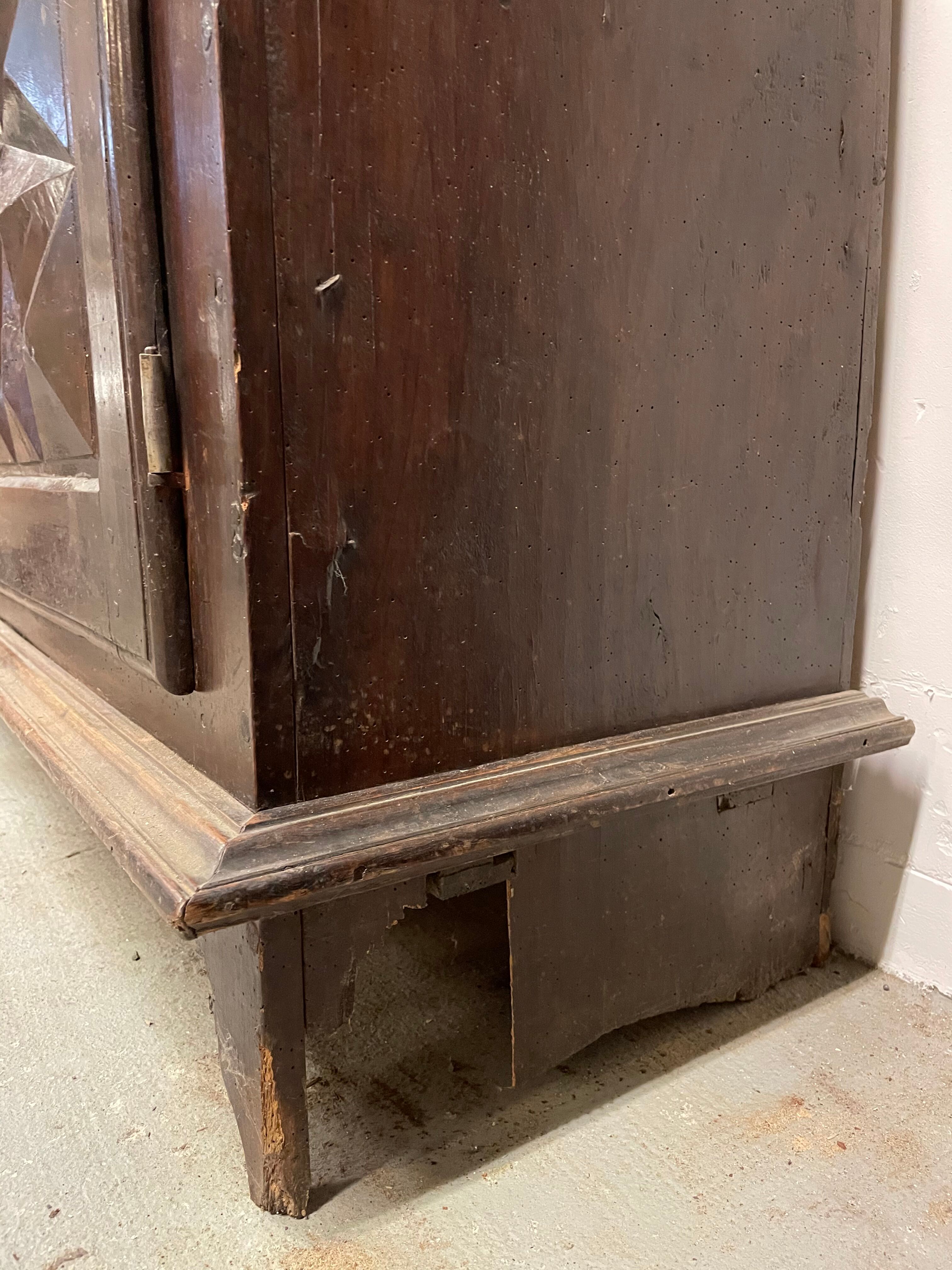 Meuble 4 porte armoire ancienne Louis xIII cabinet