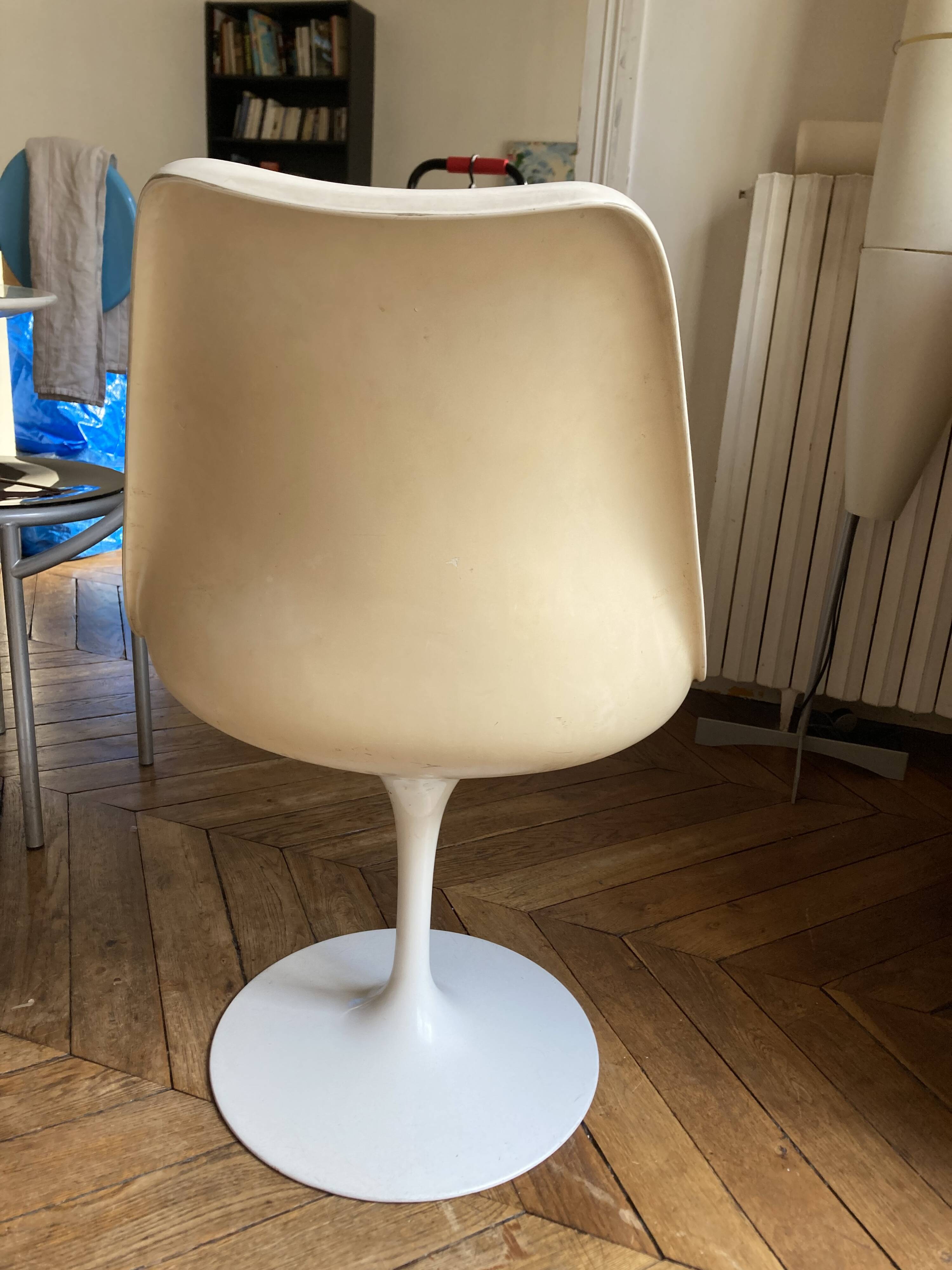 Chaise Tulip design de Eero Saarinen pour Knoll