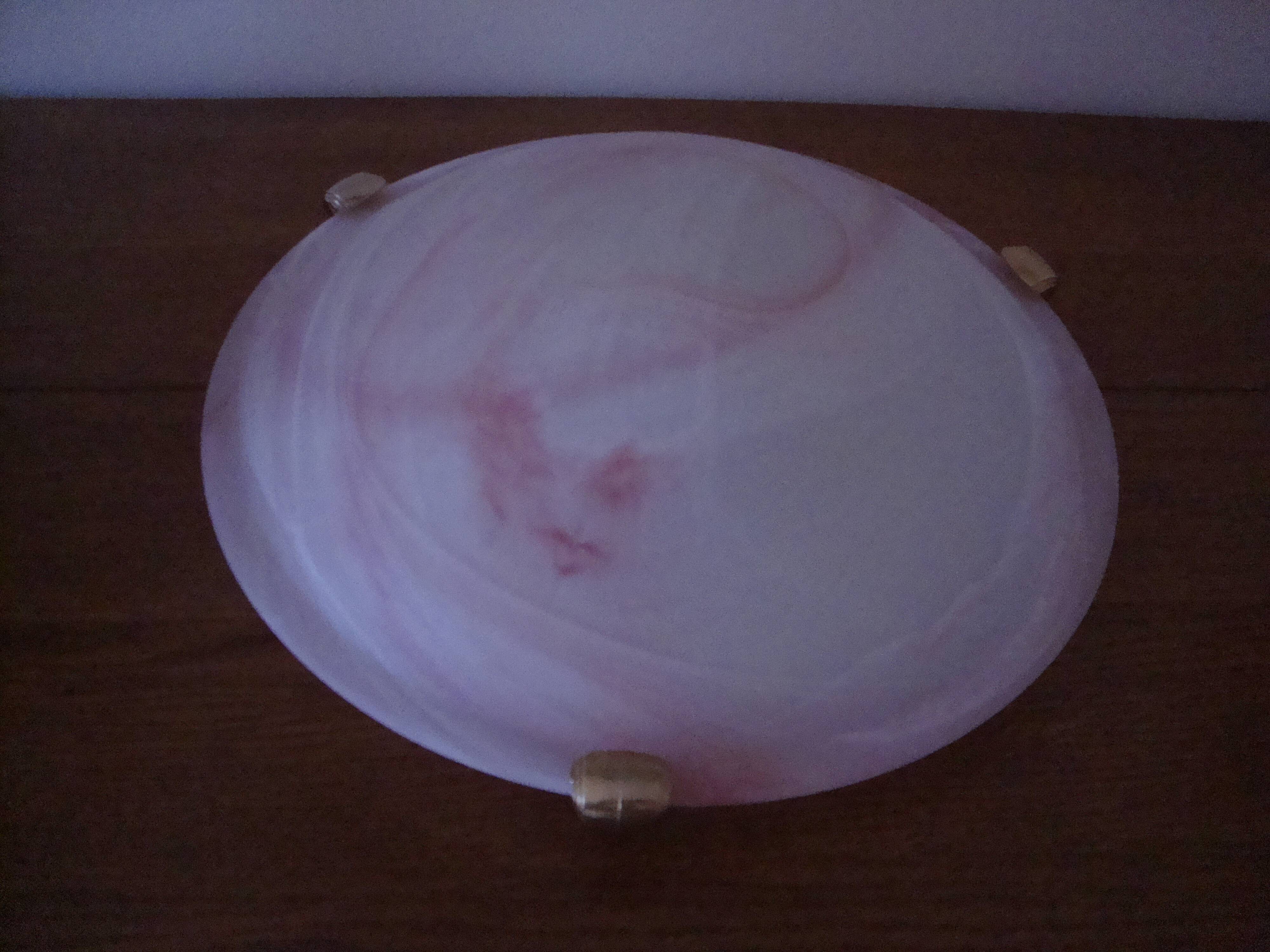 Vintage ceiling in white opaline veined with pink