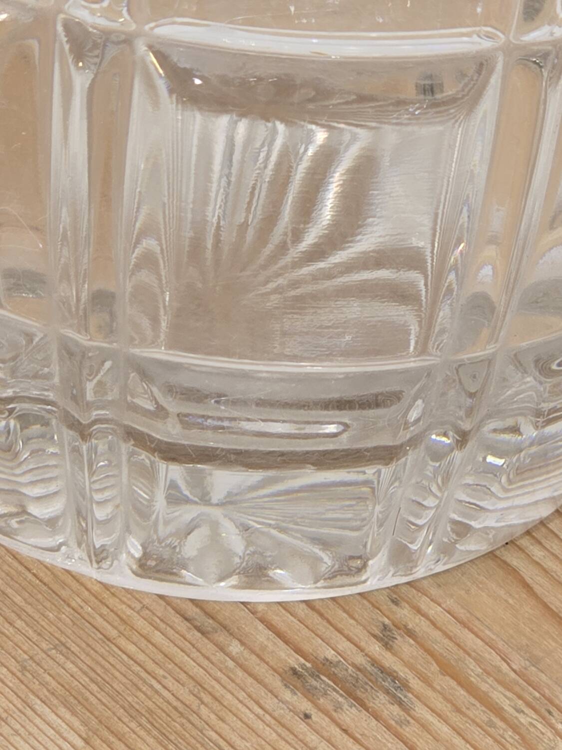 Large Art Deco vase in chiseled white crystal