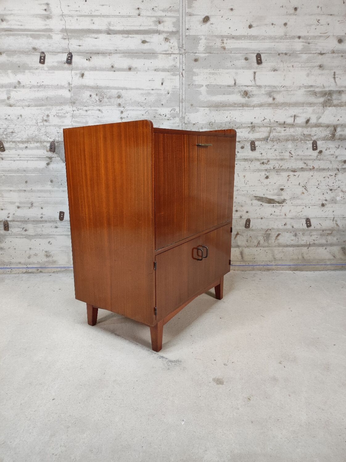 Vintage storage unit