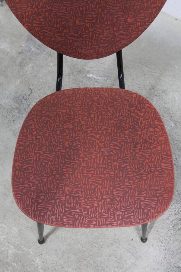 Chaise vintage 70 en métal laqué noir et vinyl rouge atypique