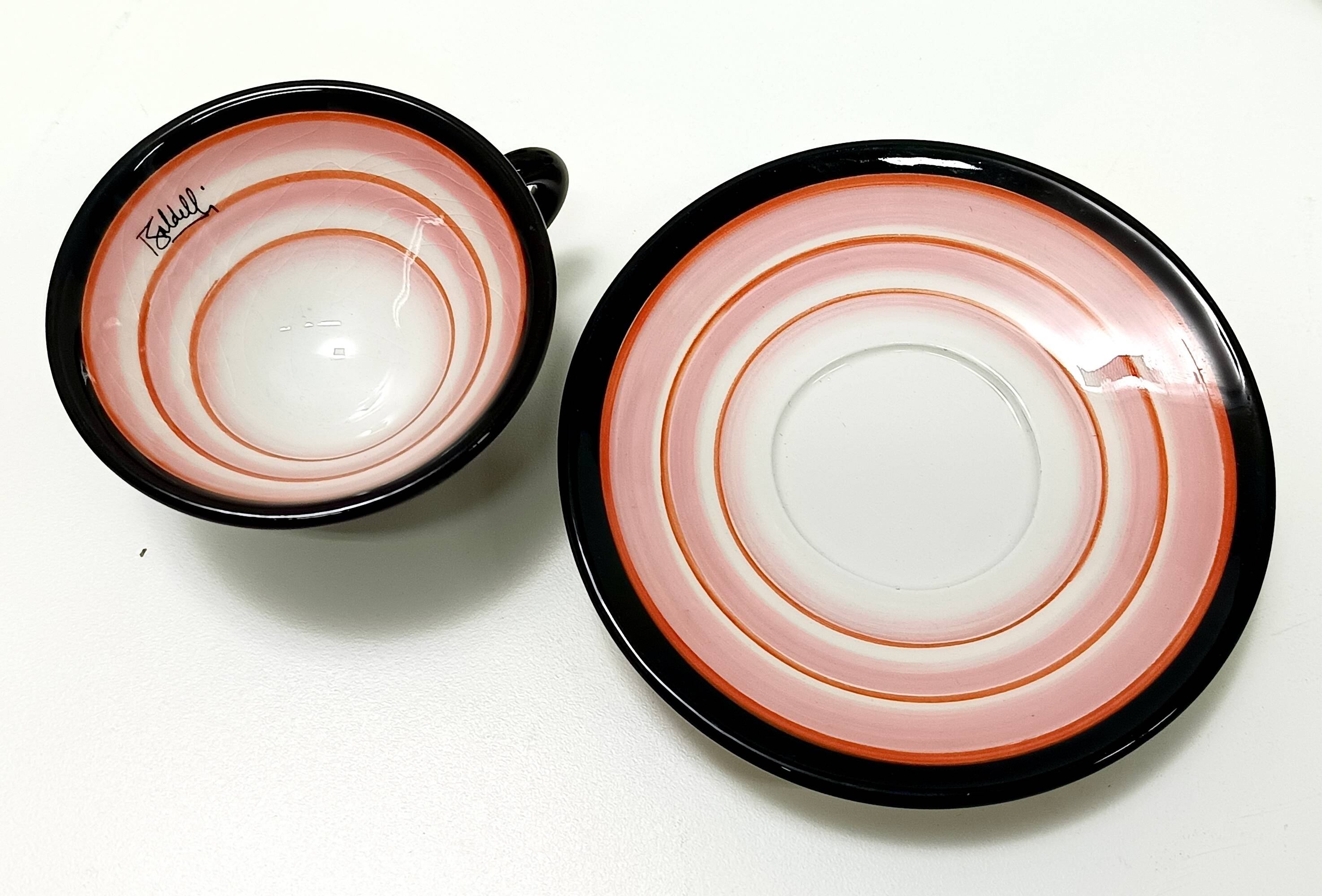 Quatre tasses à café en céramique par Baldelli avec un pichet à lait et un sucrier, Italie.
