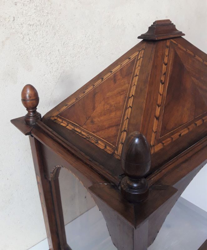 Vitrine XIX° noyer et marqueterie