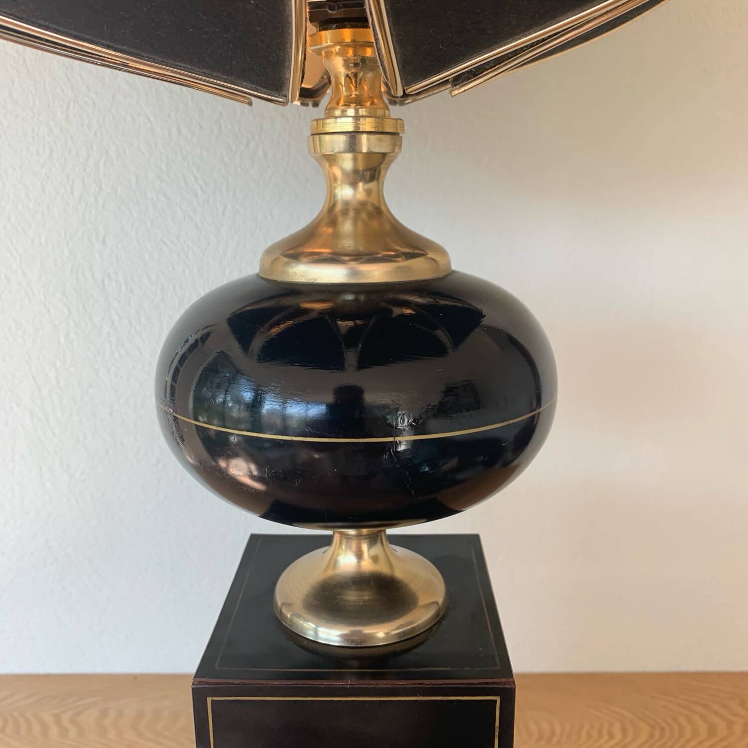 ▪️The Dolphin Lamp Jennings Lotus Lampshade Hollywood Rengency