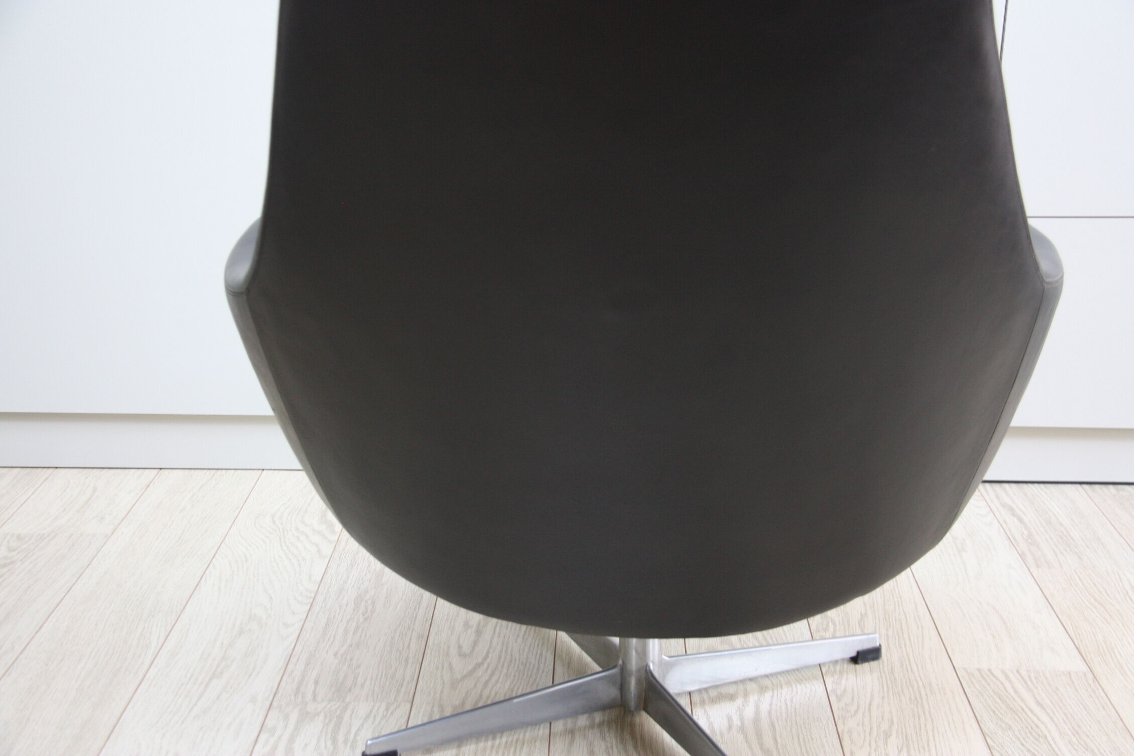 Fauteuil pivotant vintage en similicuir noir par Pastoe 60s