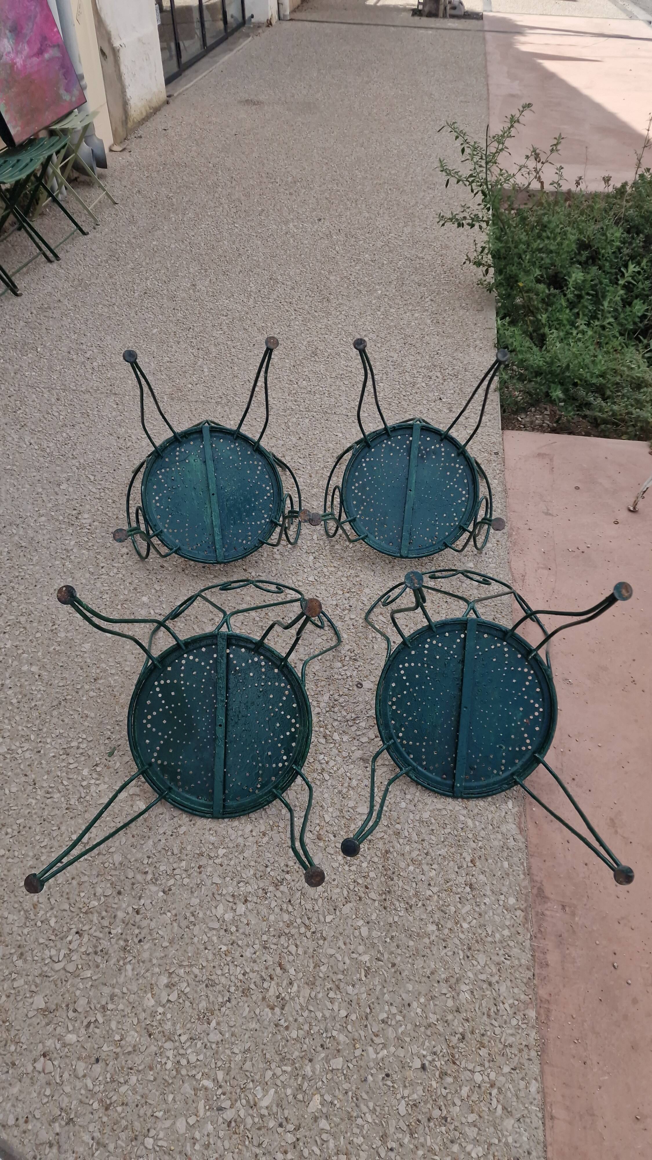 Salon de jardin en fer vert (1 table + 4 chaises)