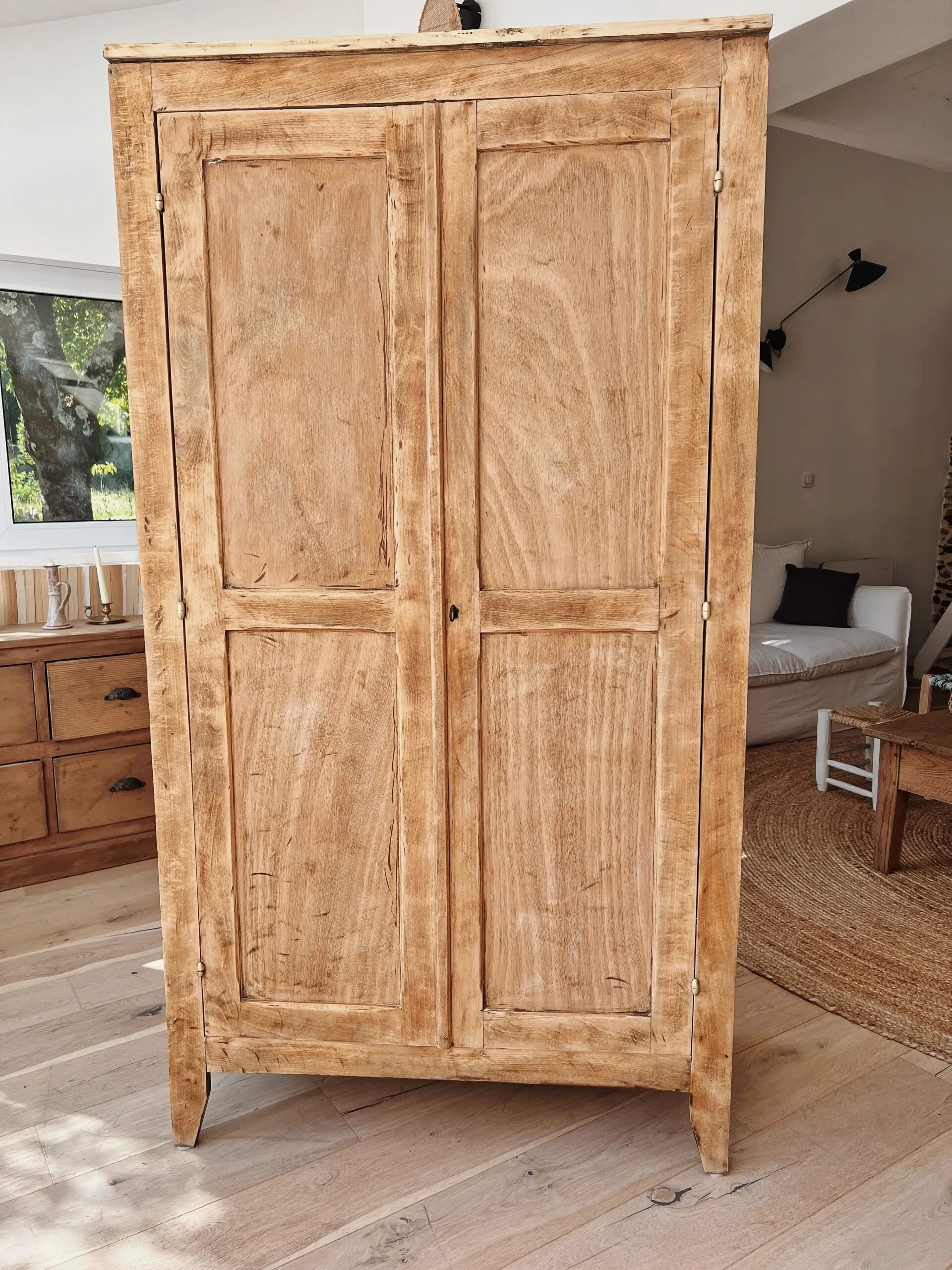 Parisian wardrobe in beech wood