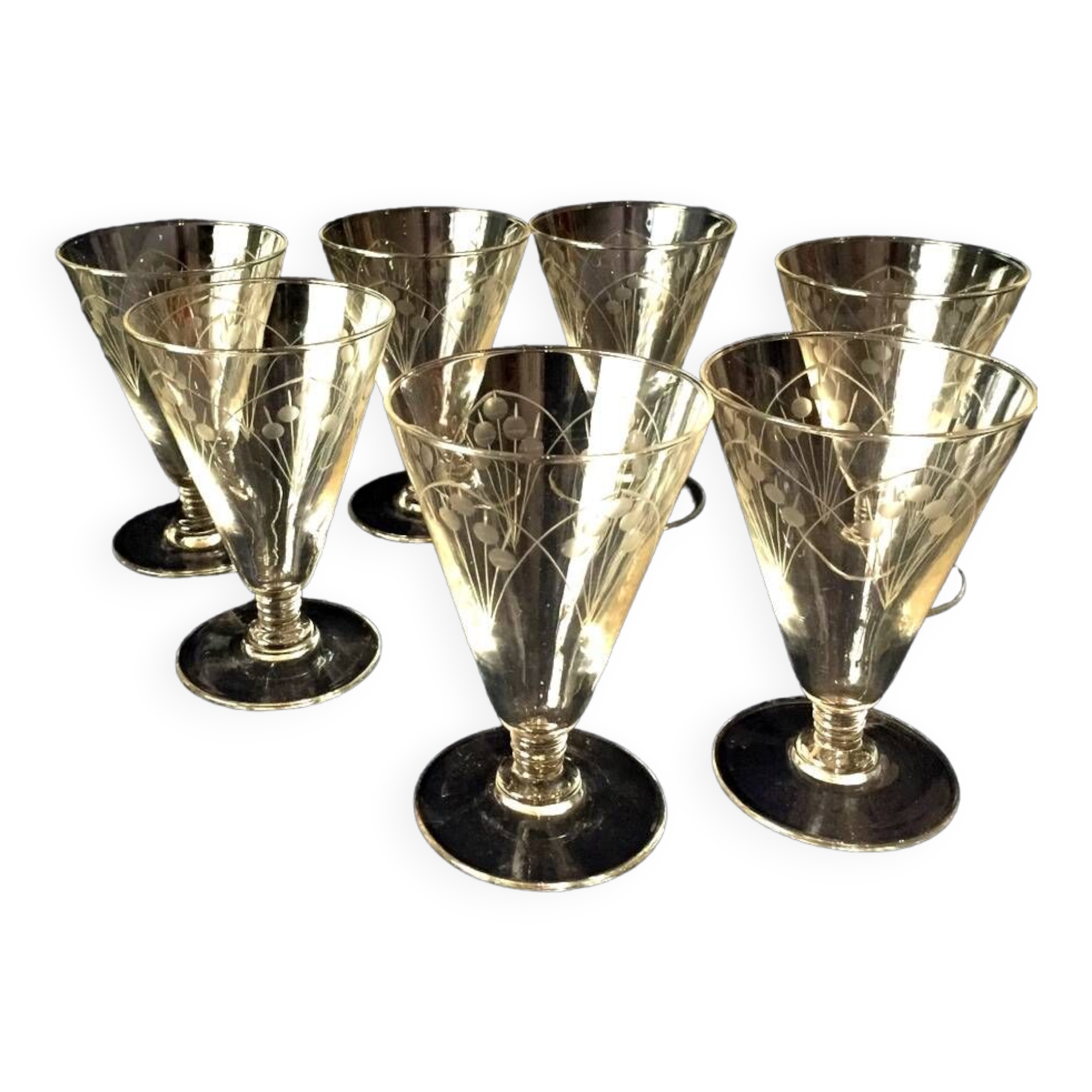 Set of 7 glass red wine glasses from the 1930s 1940s tableware