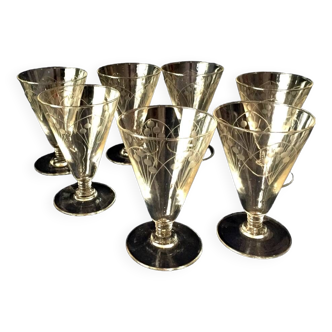 Set of 7 glass red wine glasses from the 1930s 1940s tableware