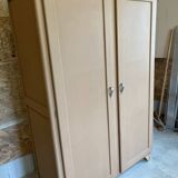 Parisian wardrobe with compass feet