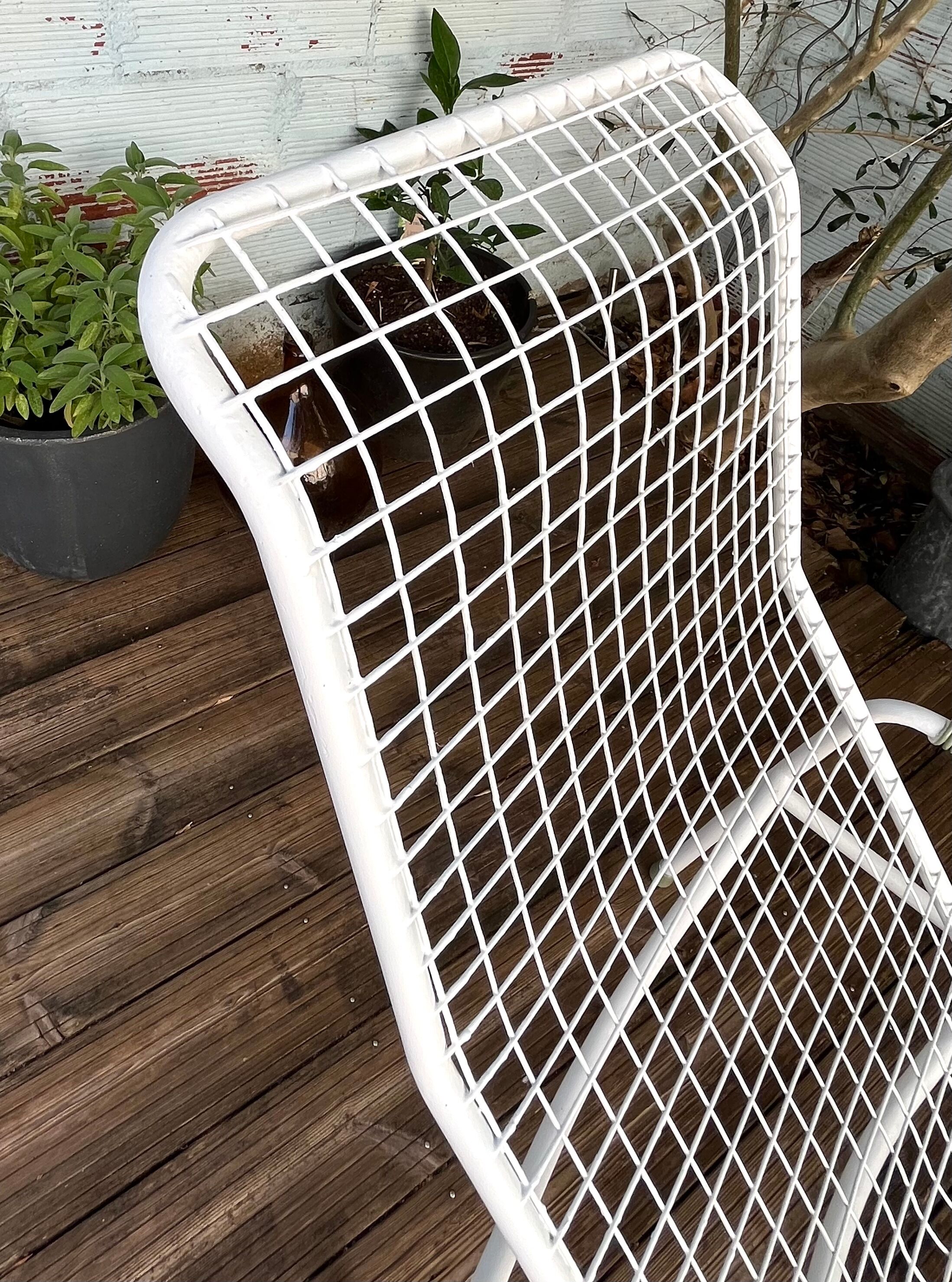 Vintage wired metal chaise longue