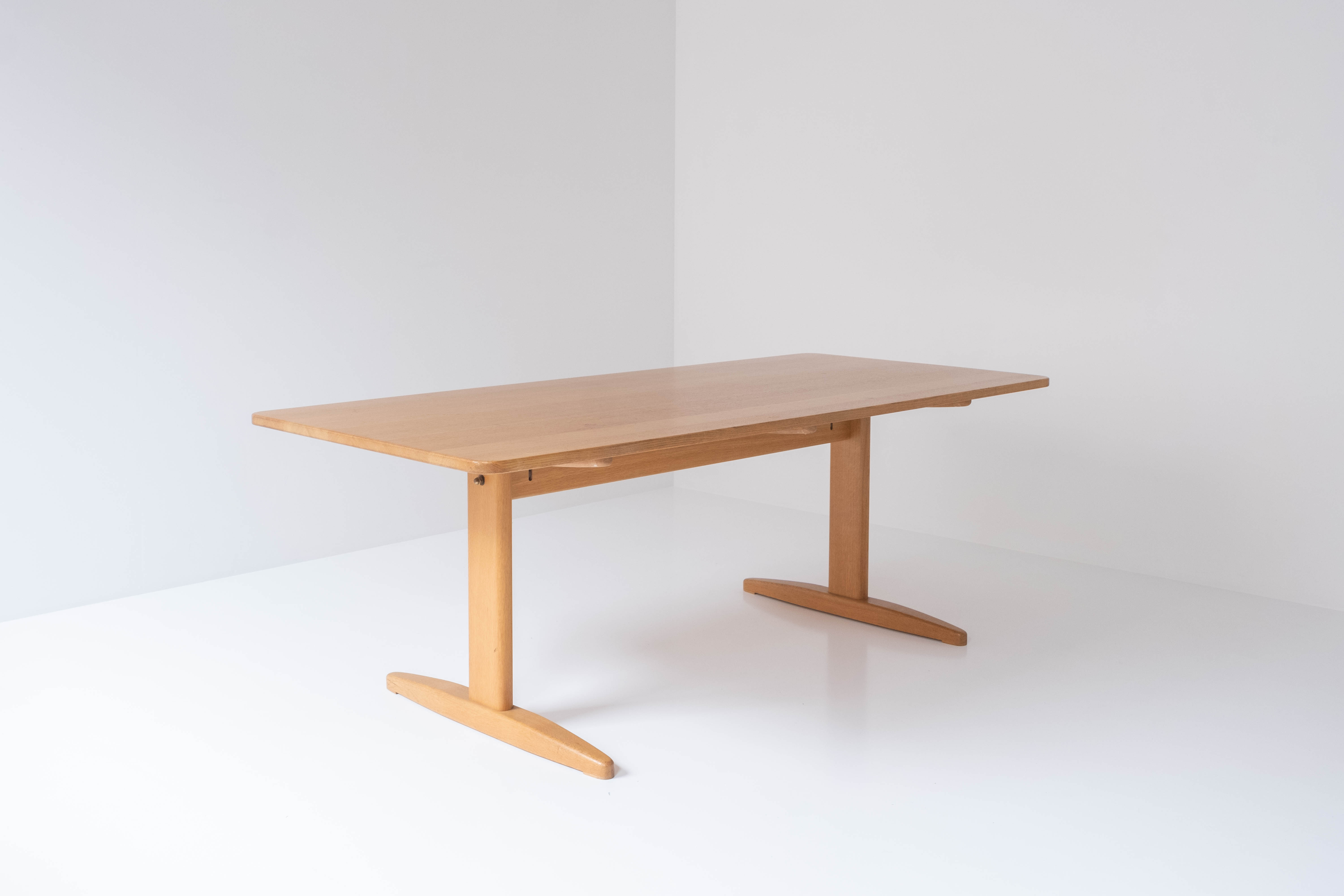 Shaker dining table designed by Børge Mogensen for Carl Madsen & Son, Denmark 1960s.
