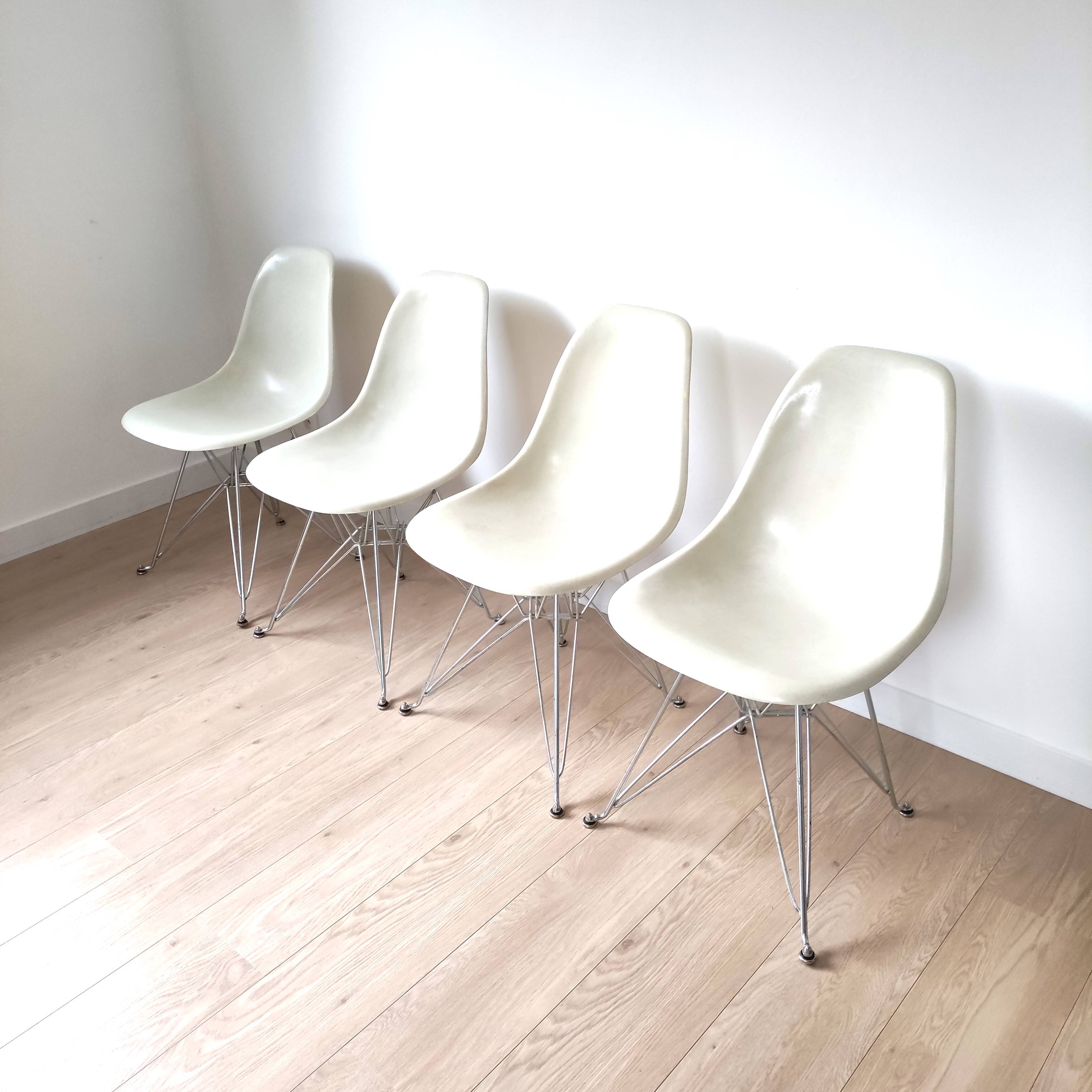 Vintage set of 4 fiberglass dining chairs by Eames – Herman Miller