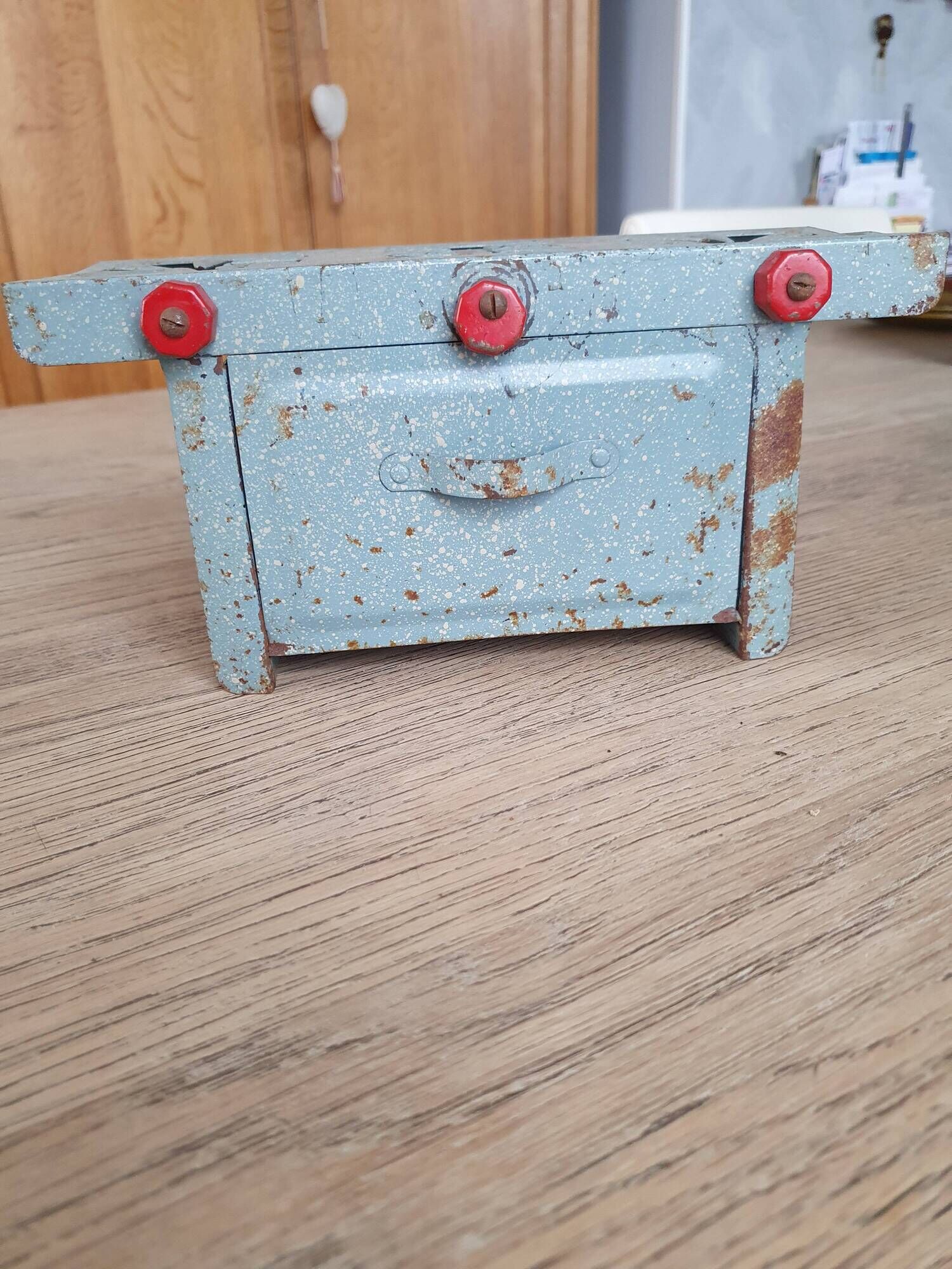 Miniature metal gas stove, (toy from the 1950s)