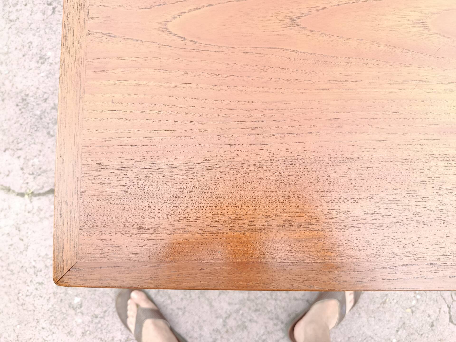 Danish extendable game table