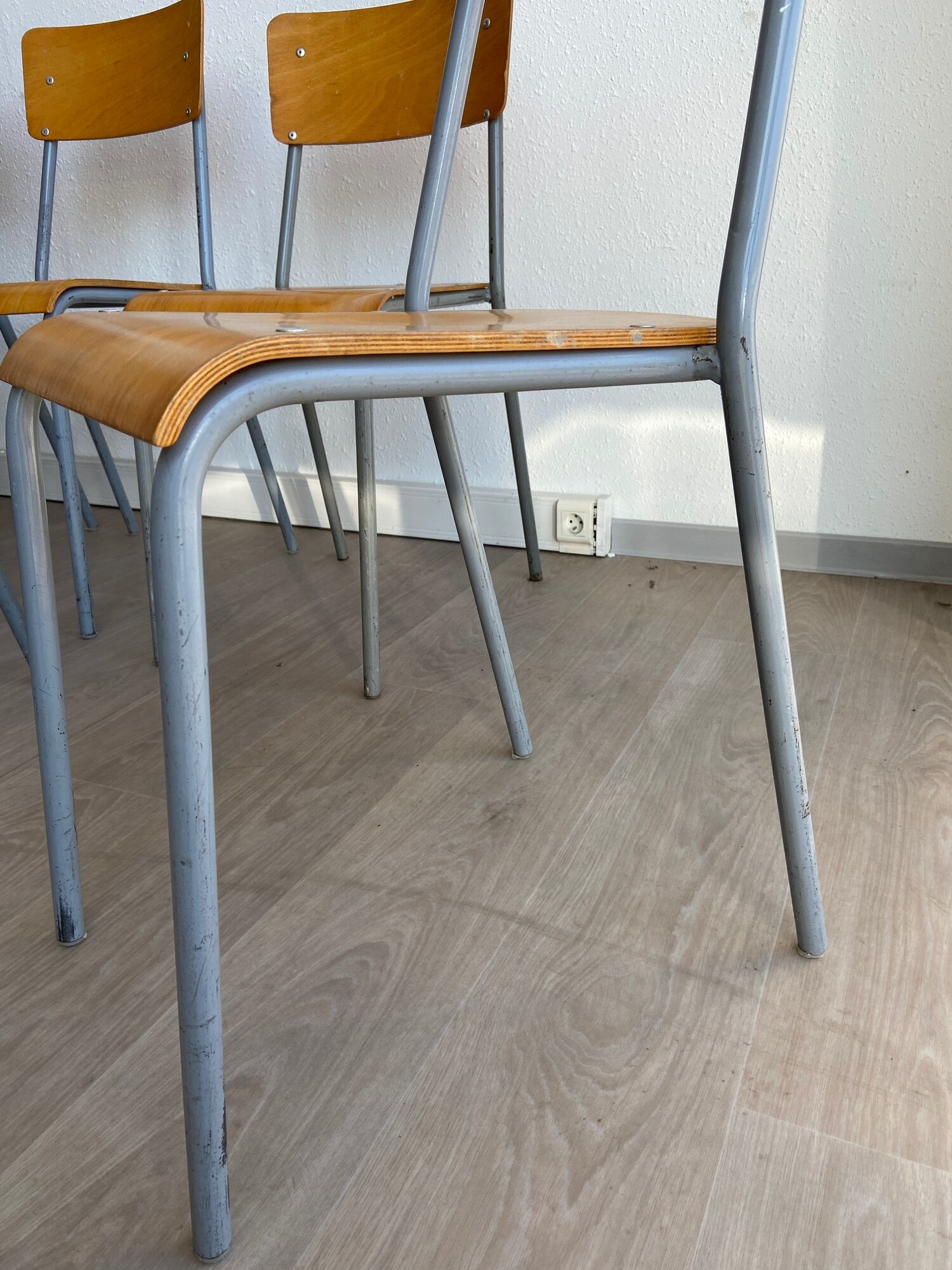 Set of 10 school chairs 70s