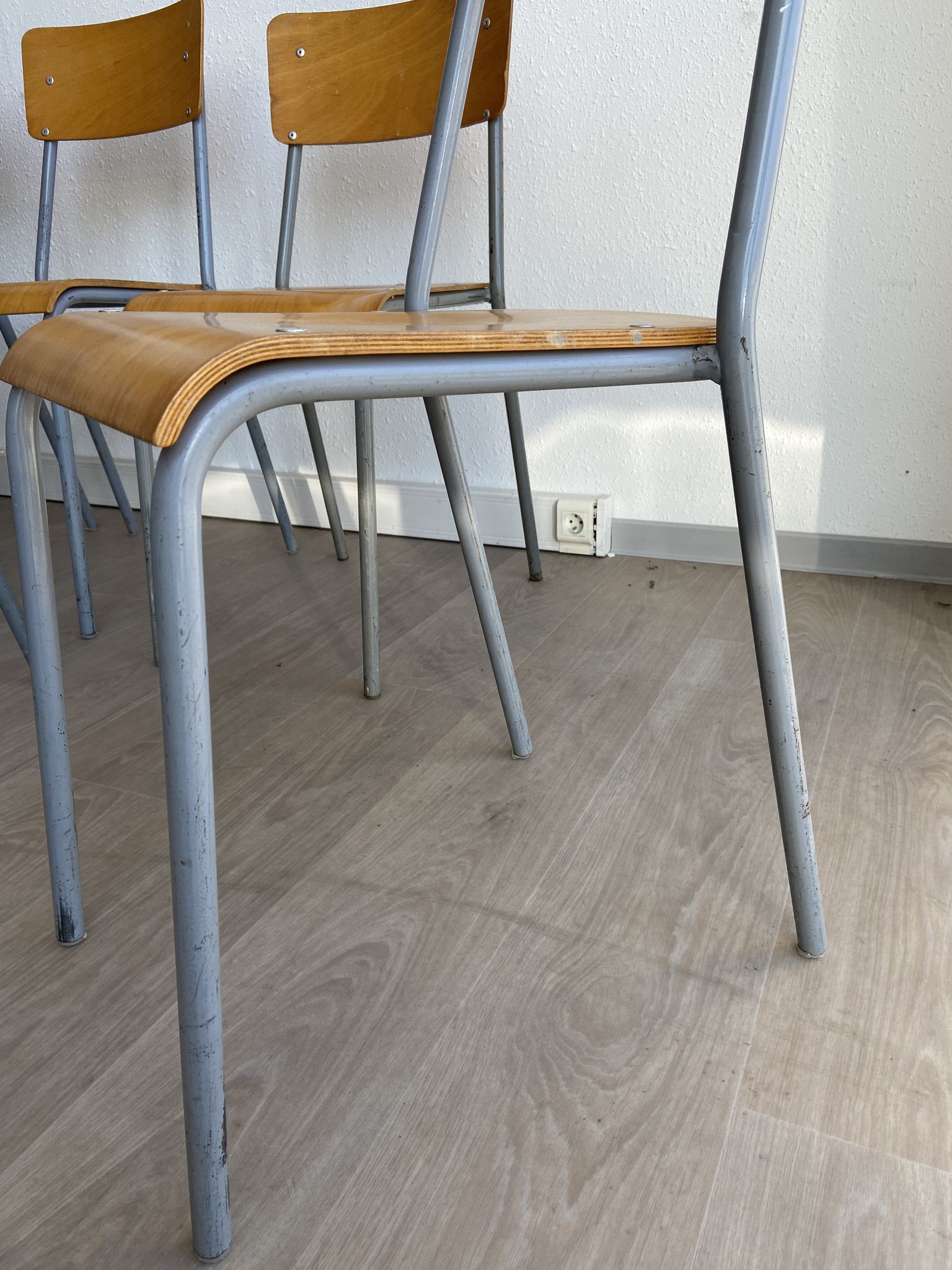 Set of 10 school chairs 70s