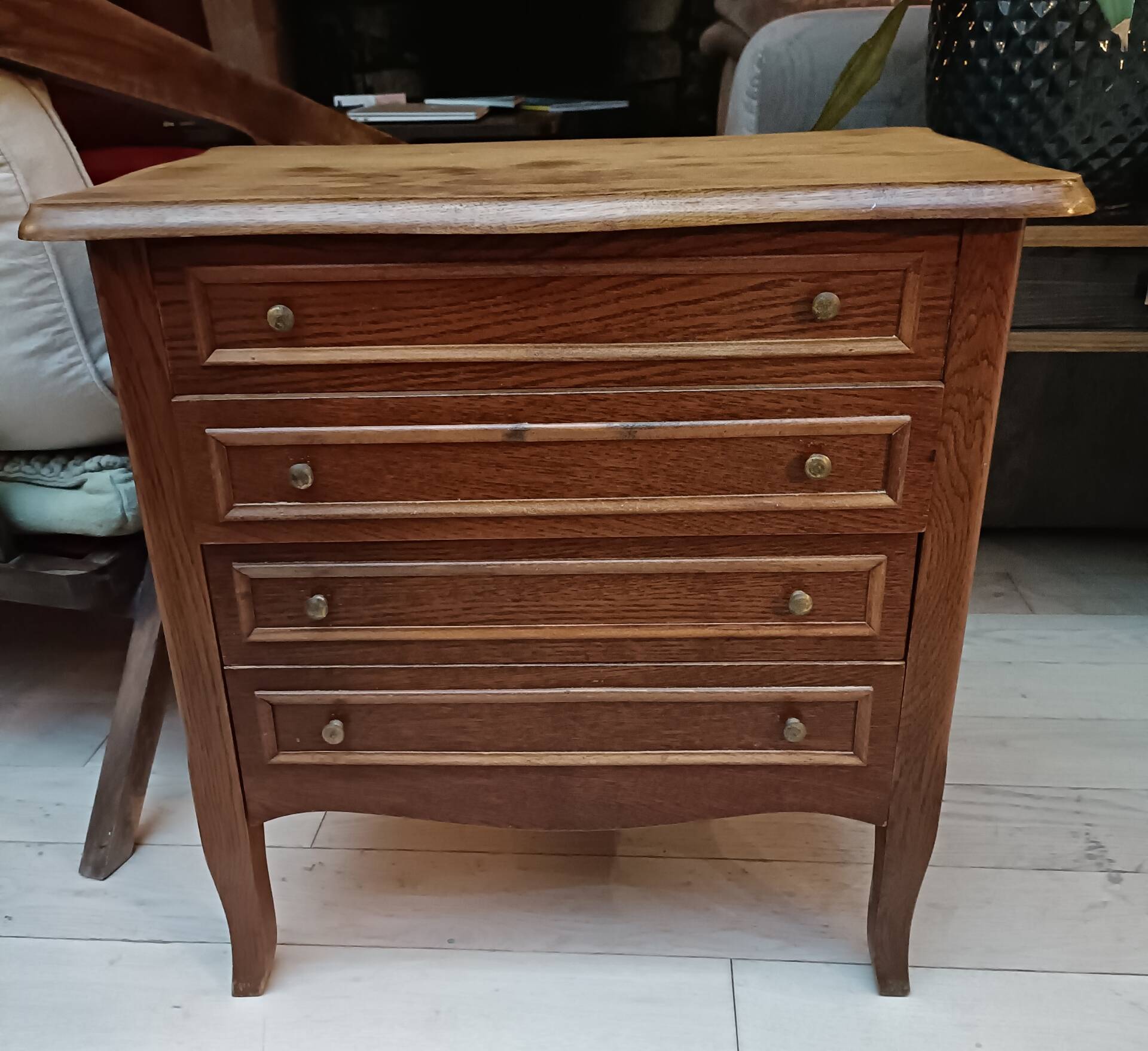 Sewing machine, sewing furniture