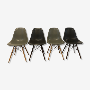 4 grey DSW chairs in Charles and Ray Eames fiberglass for Vitra