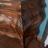 Walnut tomb chest of drawers