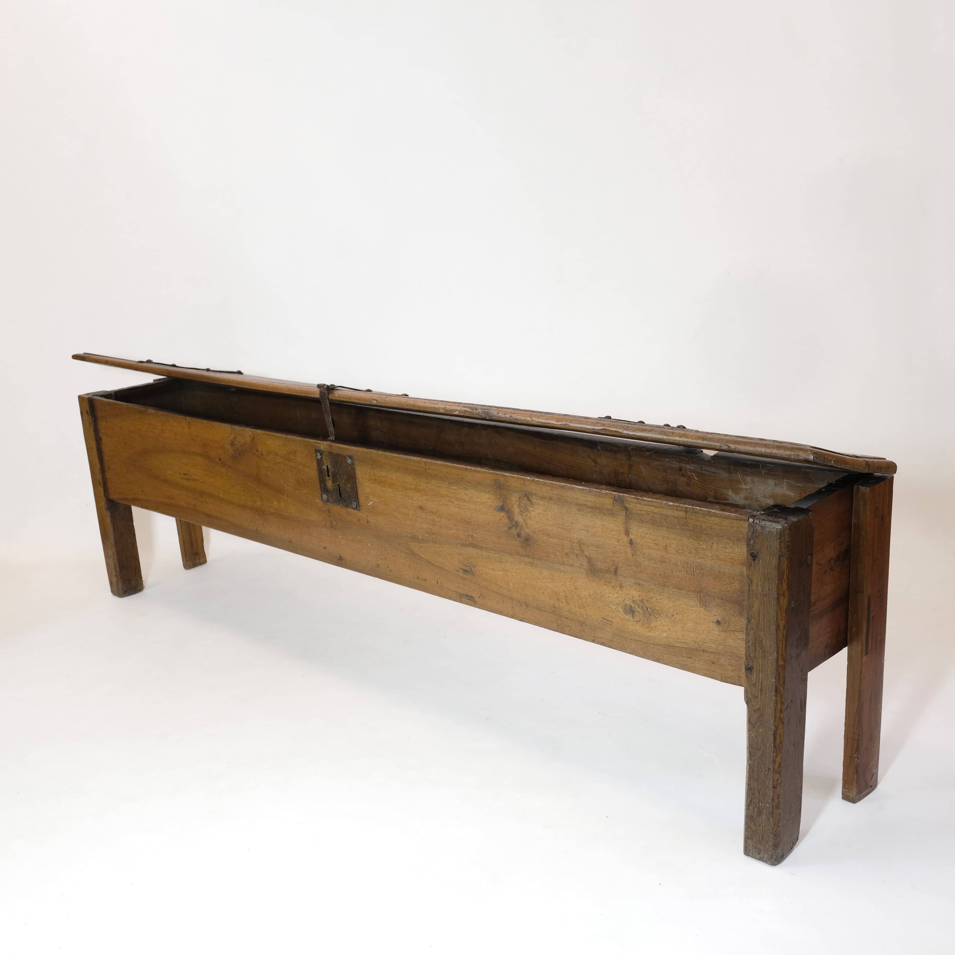 Long walnut grain chest forming a bench, 220cm.