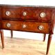 Commode en plaquage de bois de style Louis XVI et plateau en marbre