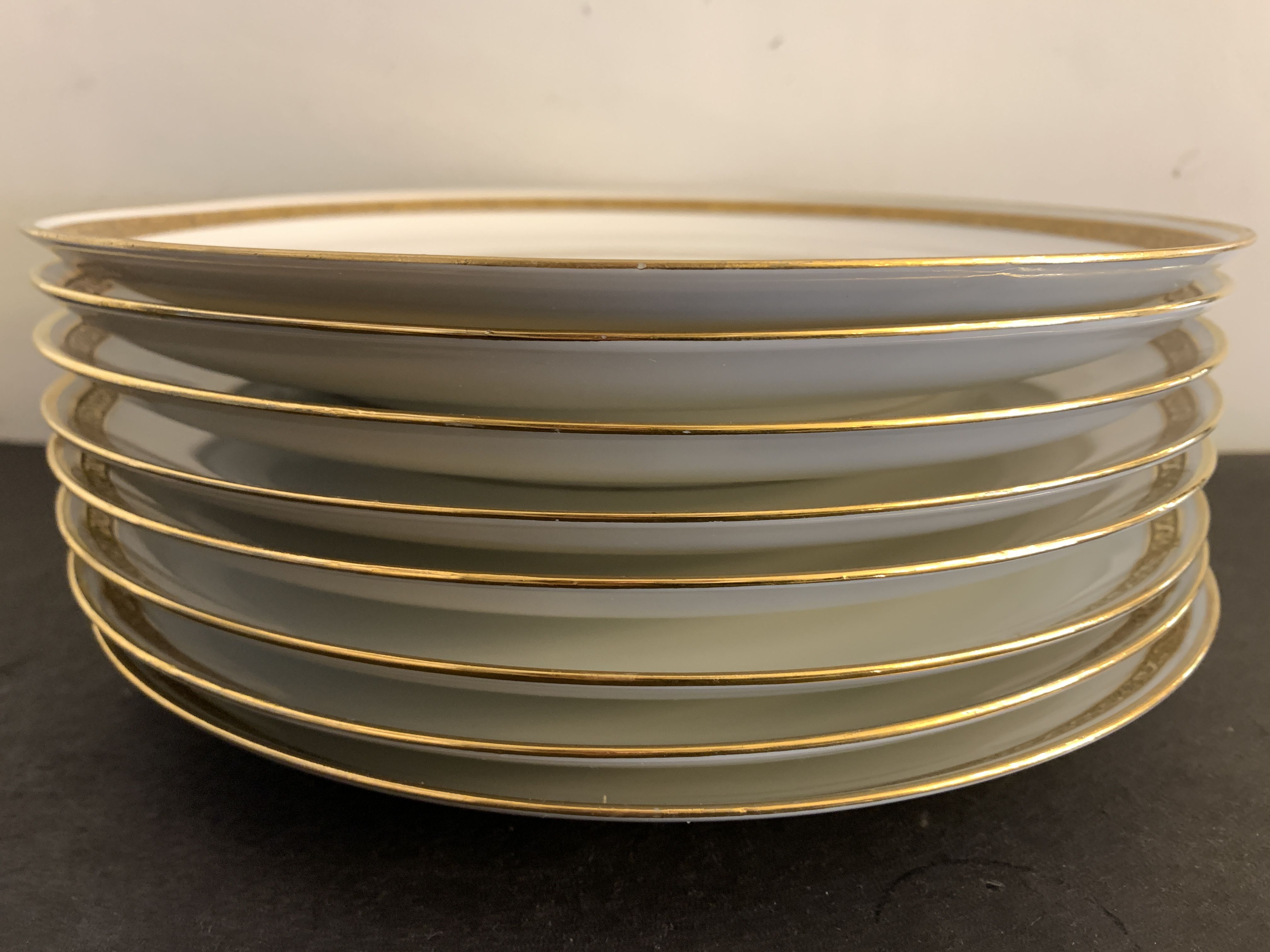 8 flat porcelain plates from Limoges Bernardaud, gilded Greek decoration, twentieth century
