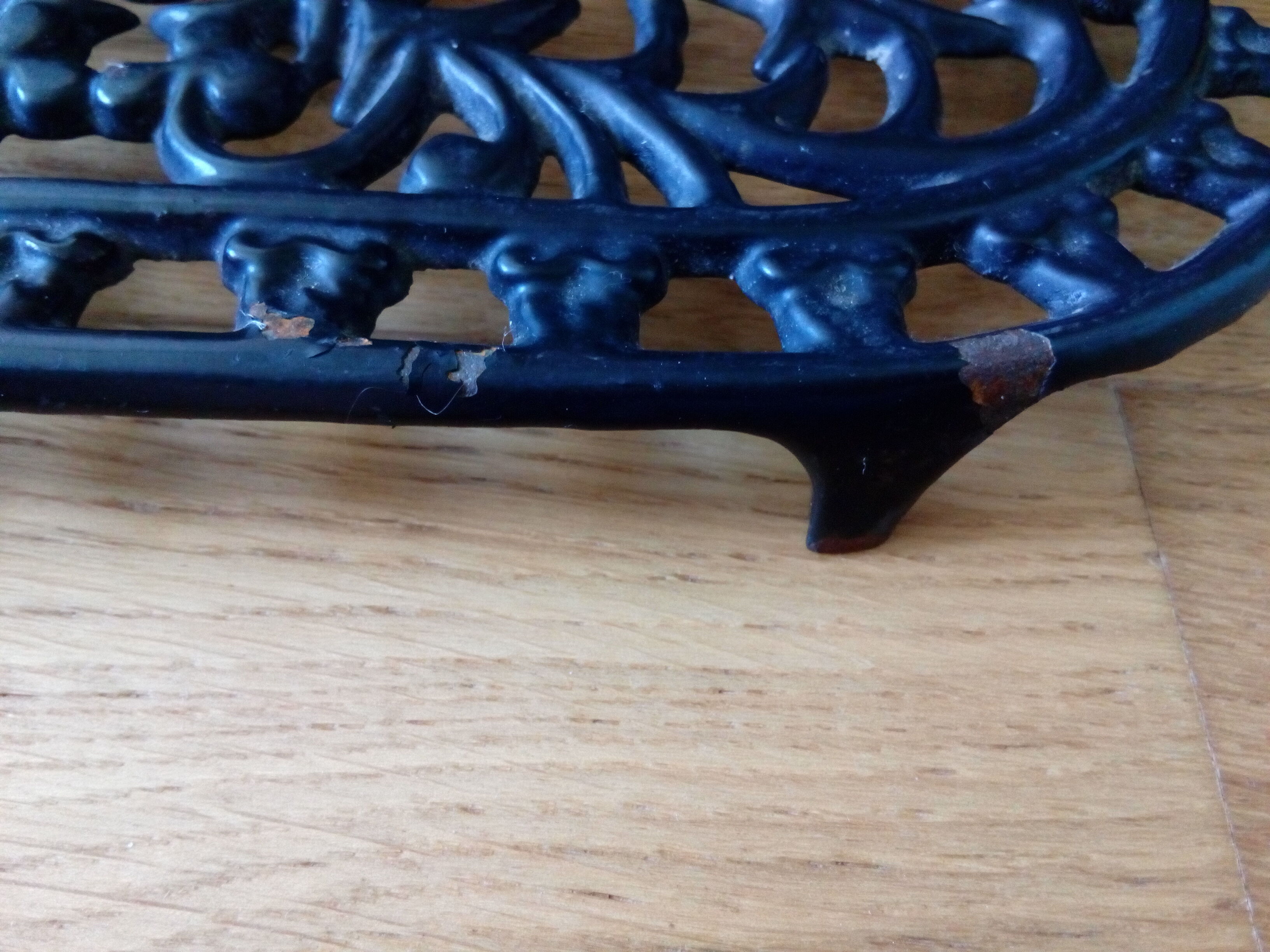 Black enamelled cast iron dish