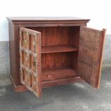 Petit buffet en bois ancien avec deux portes