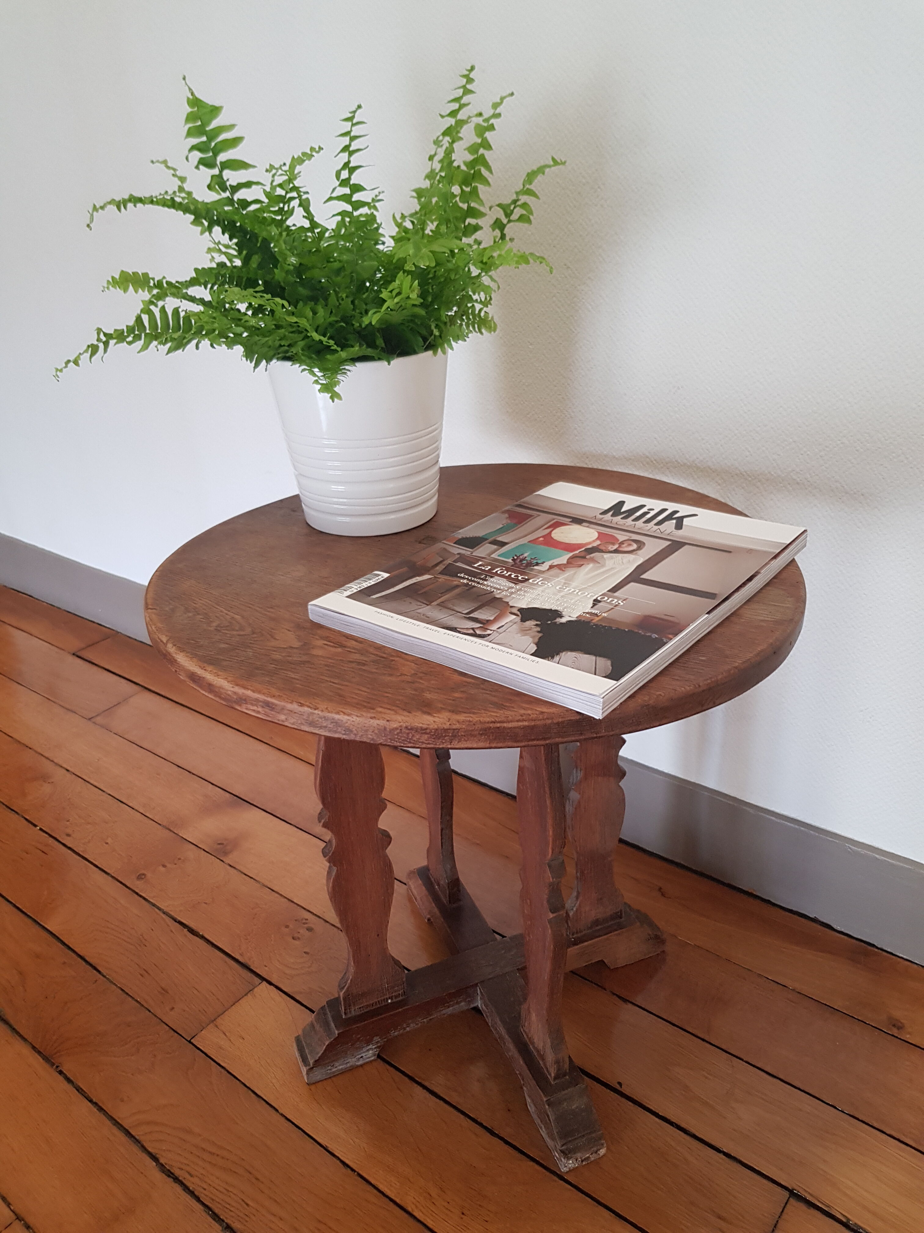 Ancient wooden gueridon