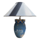 Grande lampe de table en faïence bleue et détails dorés
