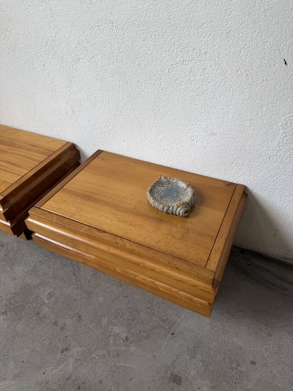 Shell-shaped ceramic glazed catchall