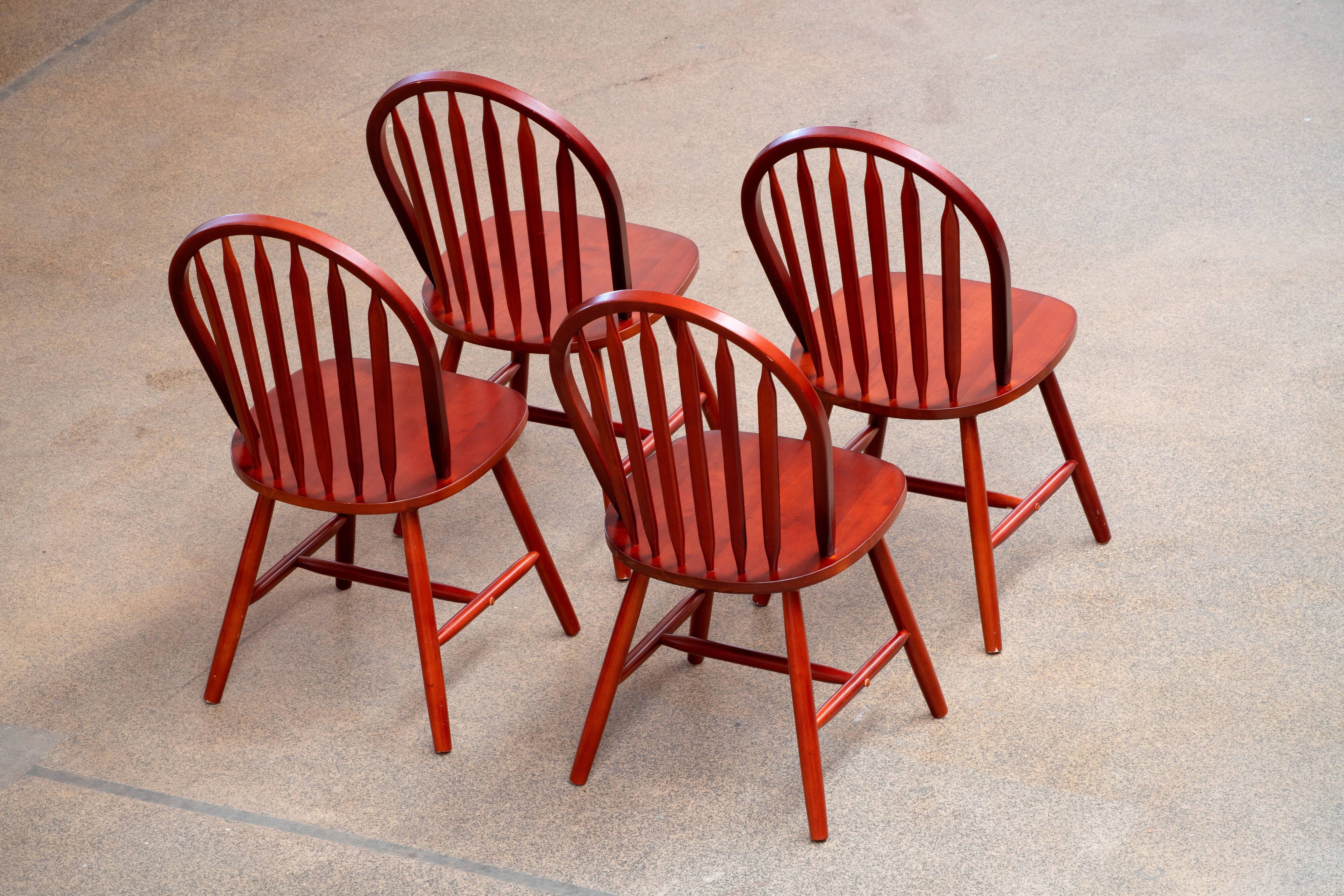 Série de 4 chaises scandinaves vintages