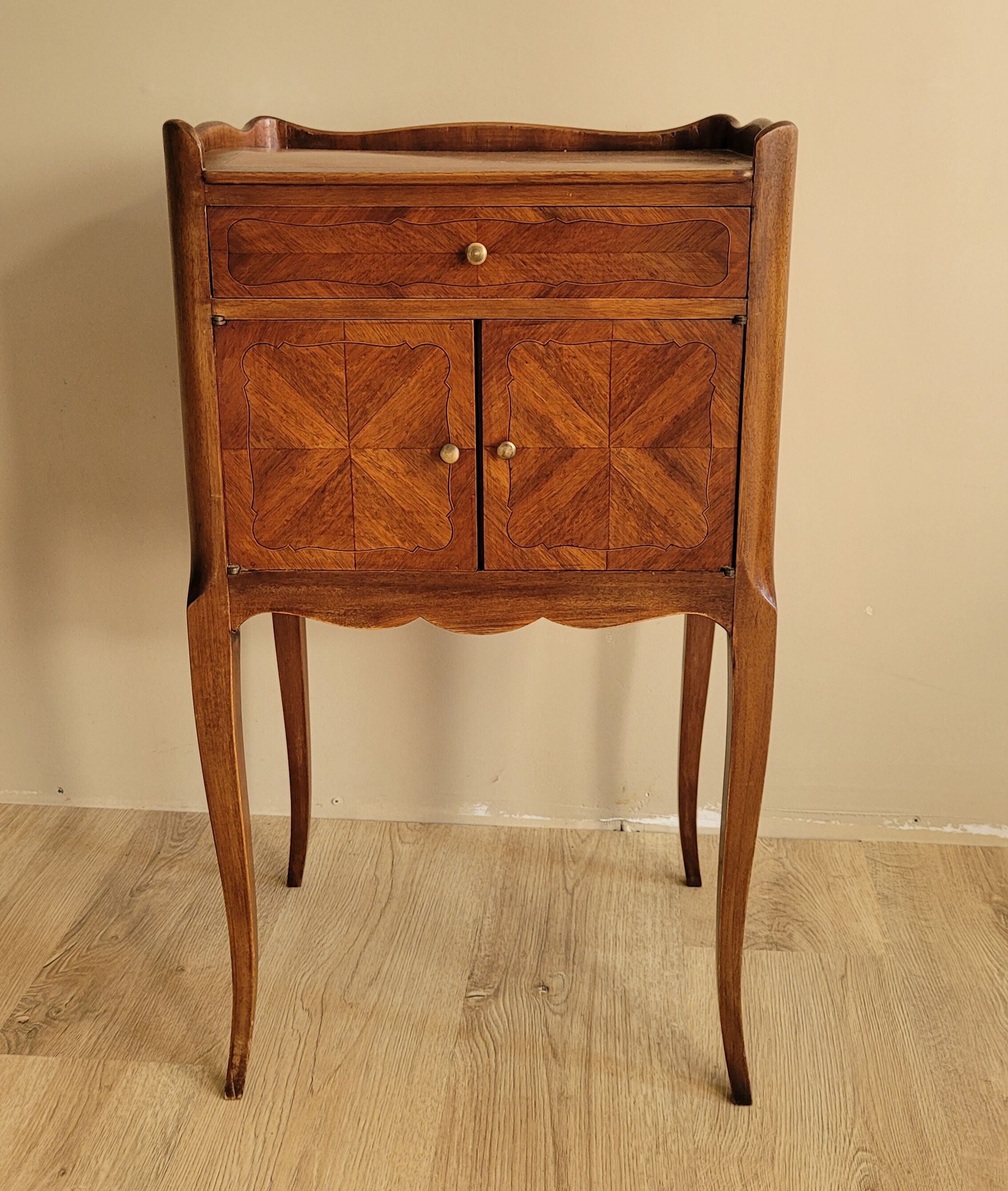 Bedside regency 2P 1T