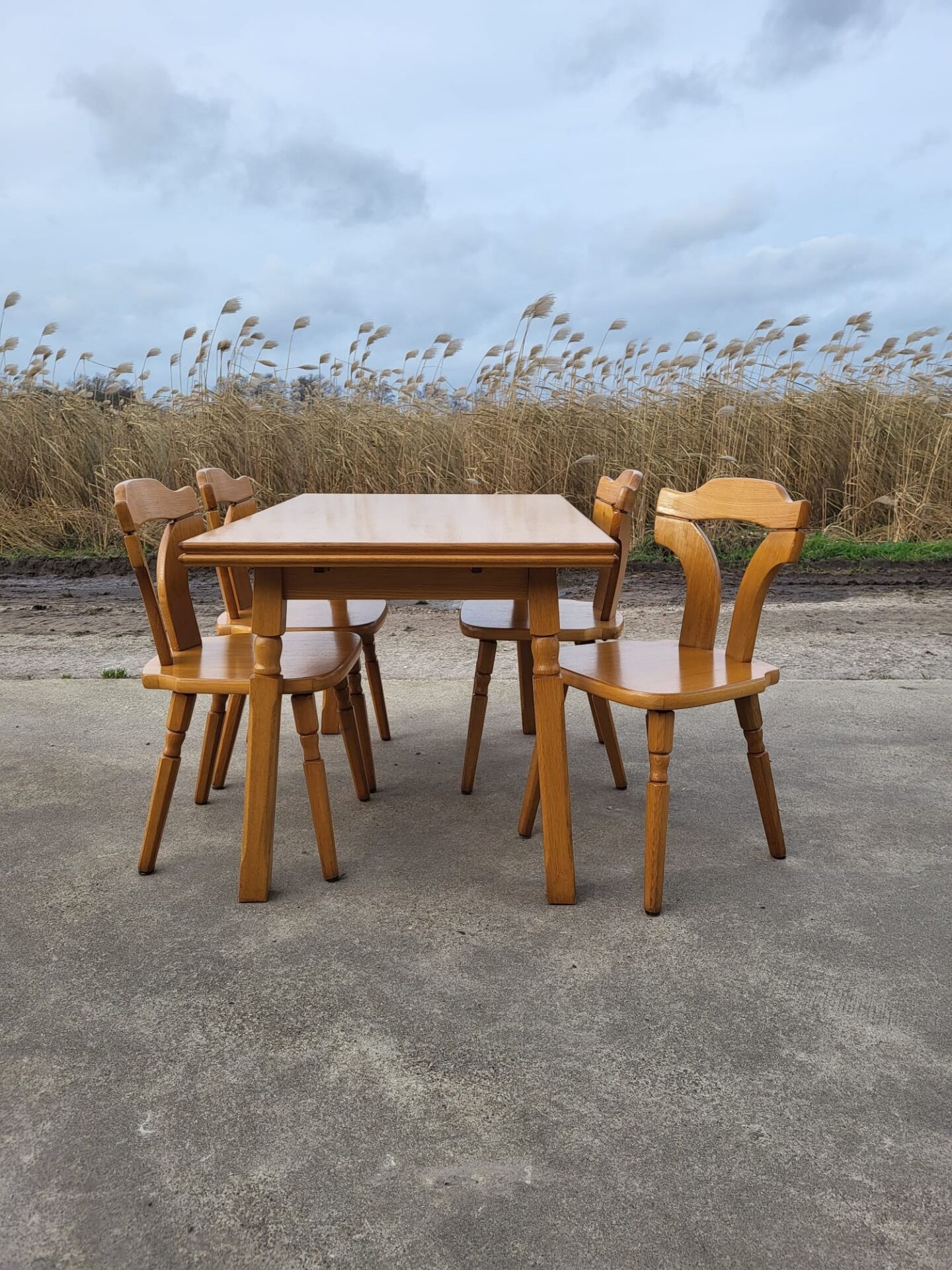 Vintage dining set - blond oak 1970s - extendable table and 4 chairs