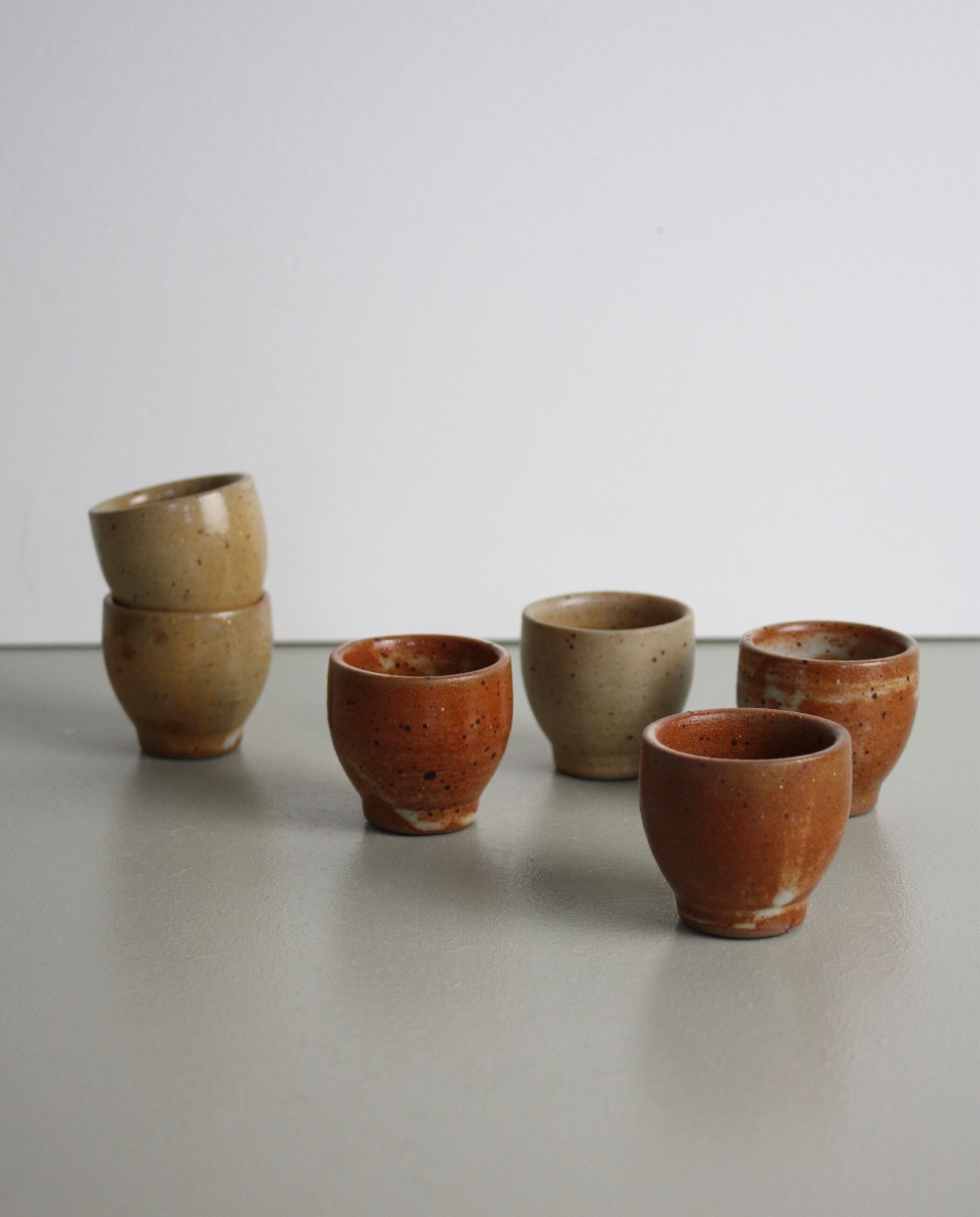 Set de 6 coquetiers en grès
