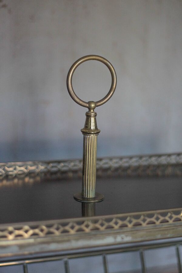 Porte-revue Tablette vintage, bout de canapé,table porte-revue laiton