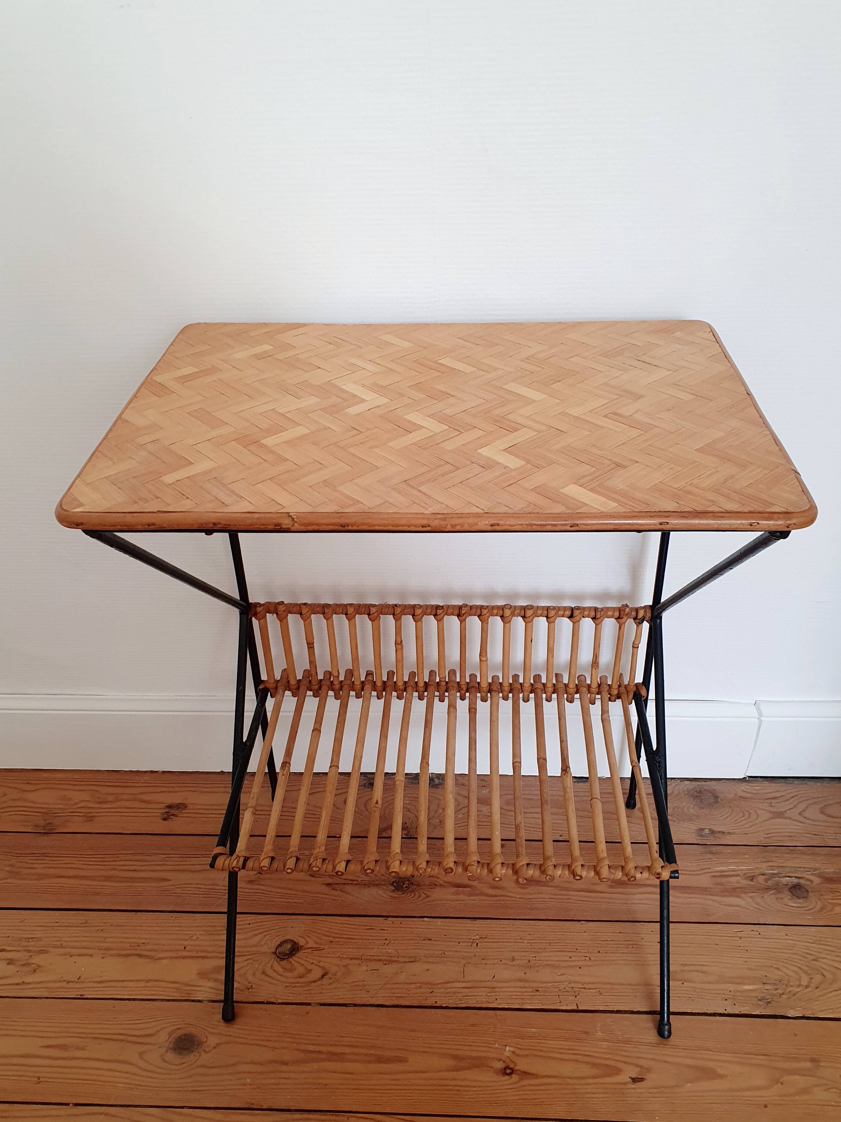 Table d'appoint ou chevet en rotin et métal