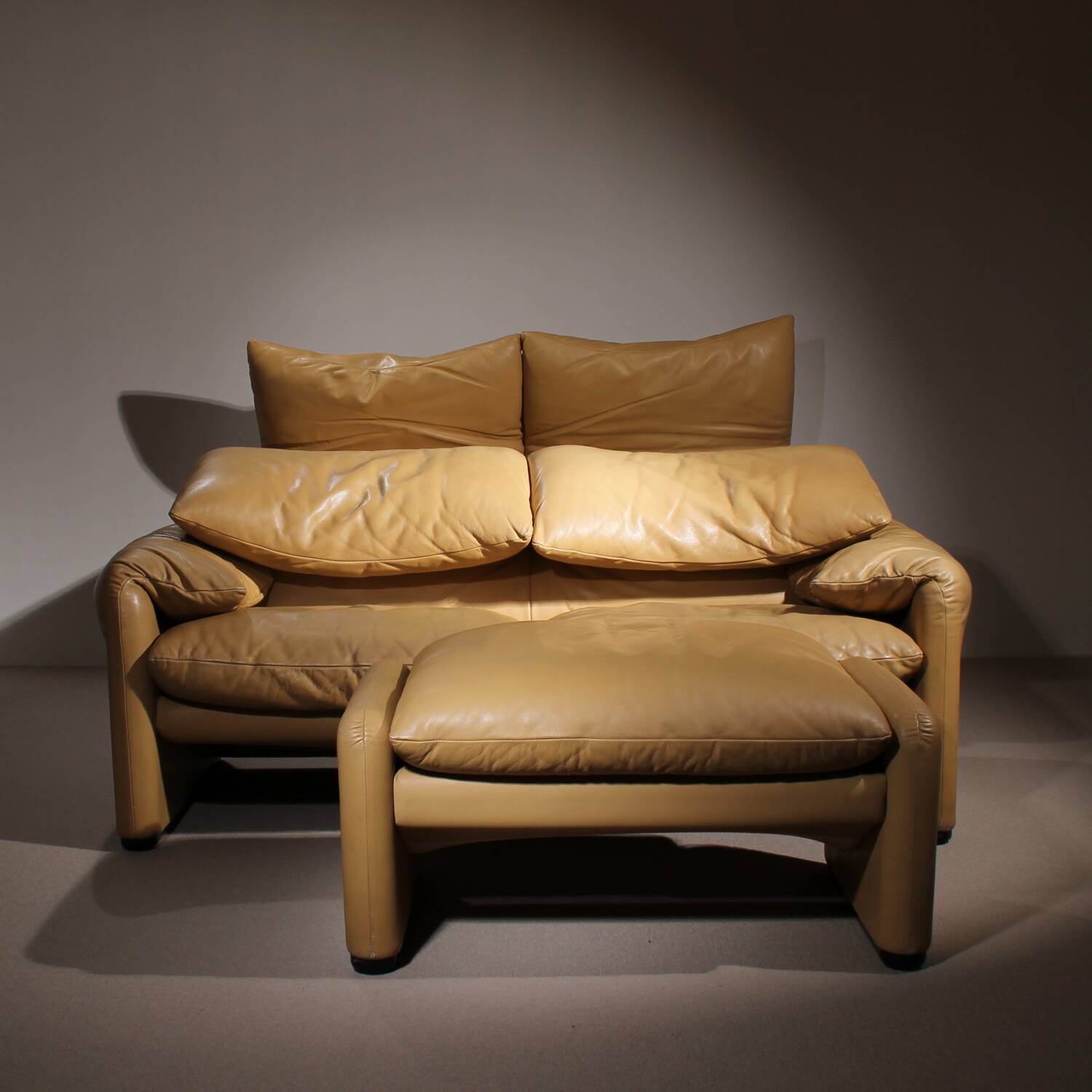 Leather Seating Group ‚Maralunga‘ by Vico Magistretti for Cassina