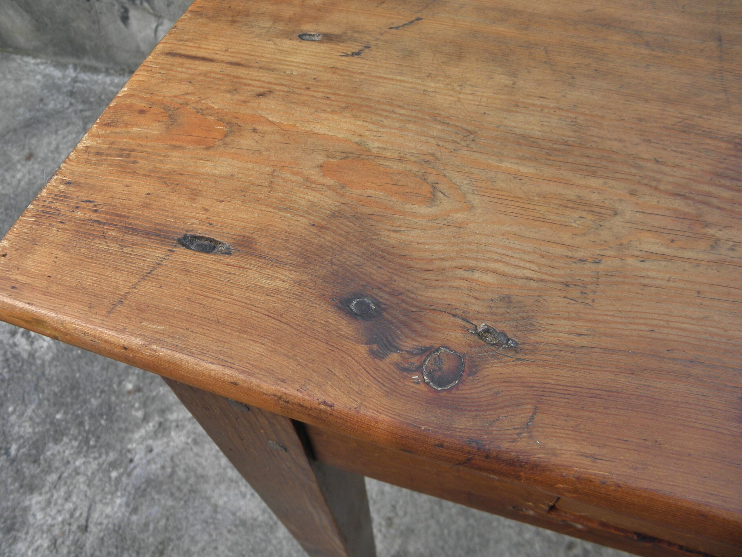 Farm table 110 x 61 cm