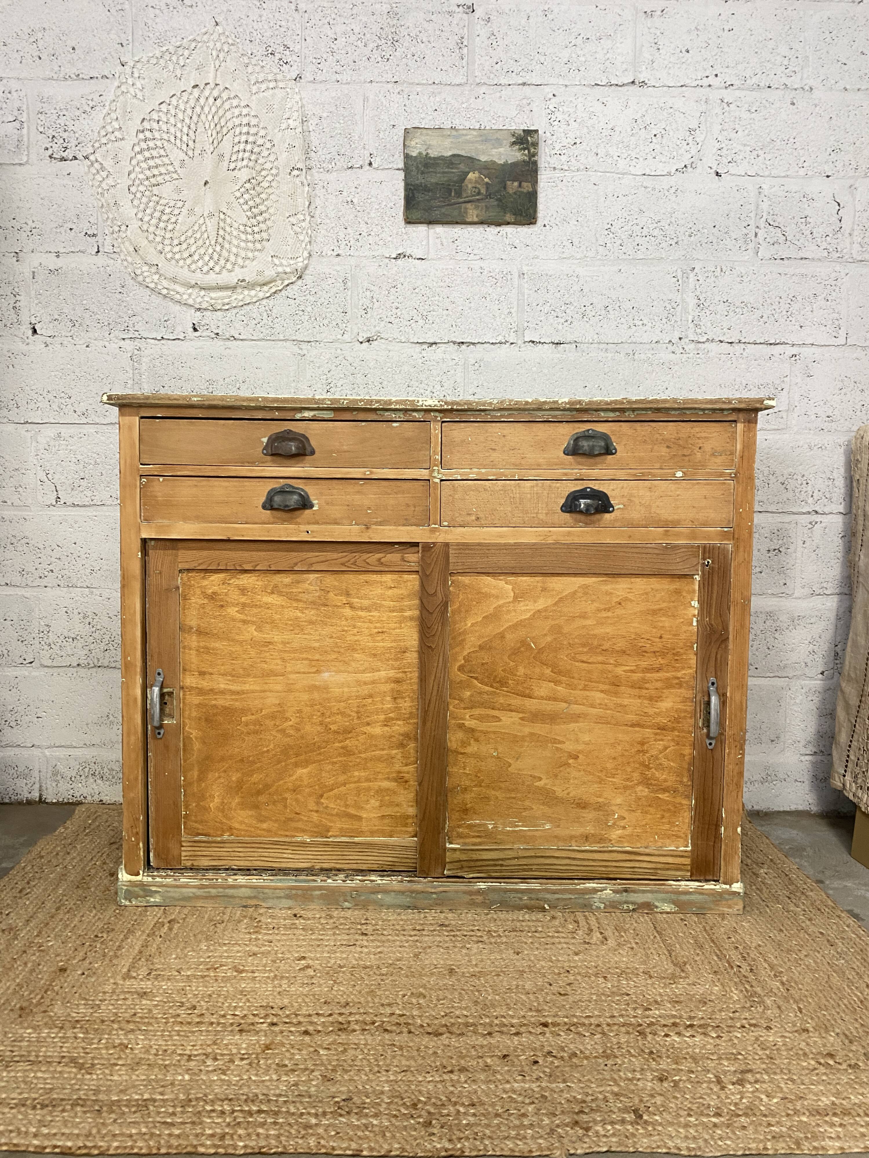 Buffet, meuble de métier à portes coulissantes