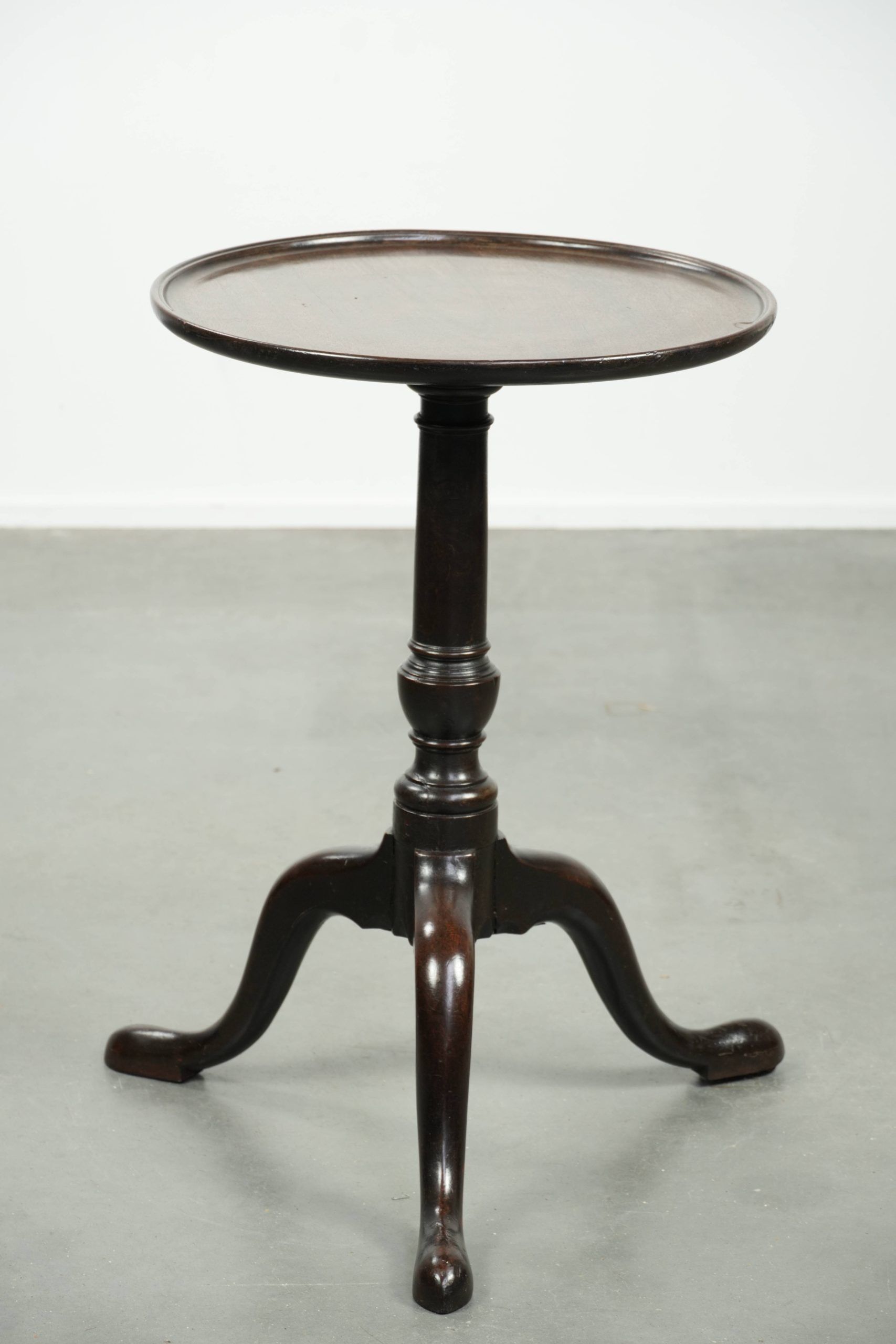 Charming antique English round side/wine table from the 19th century