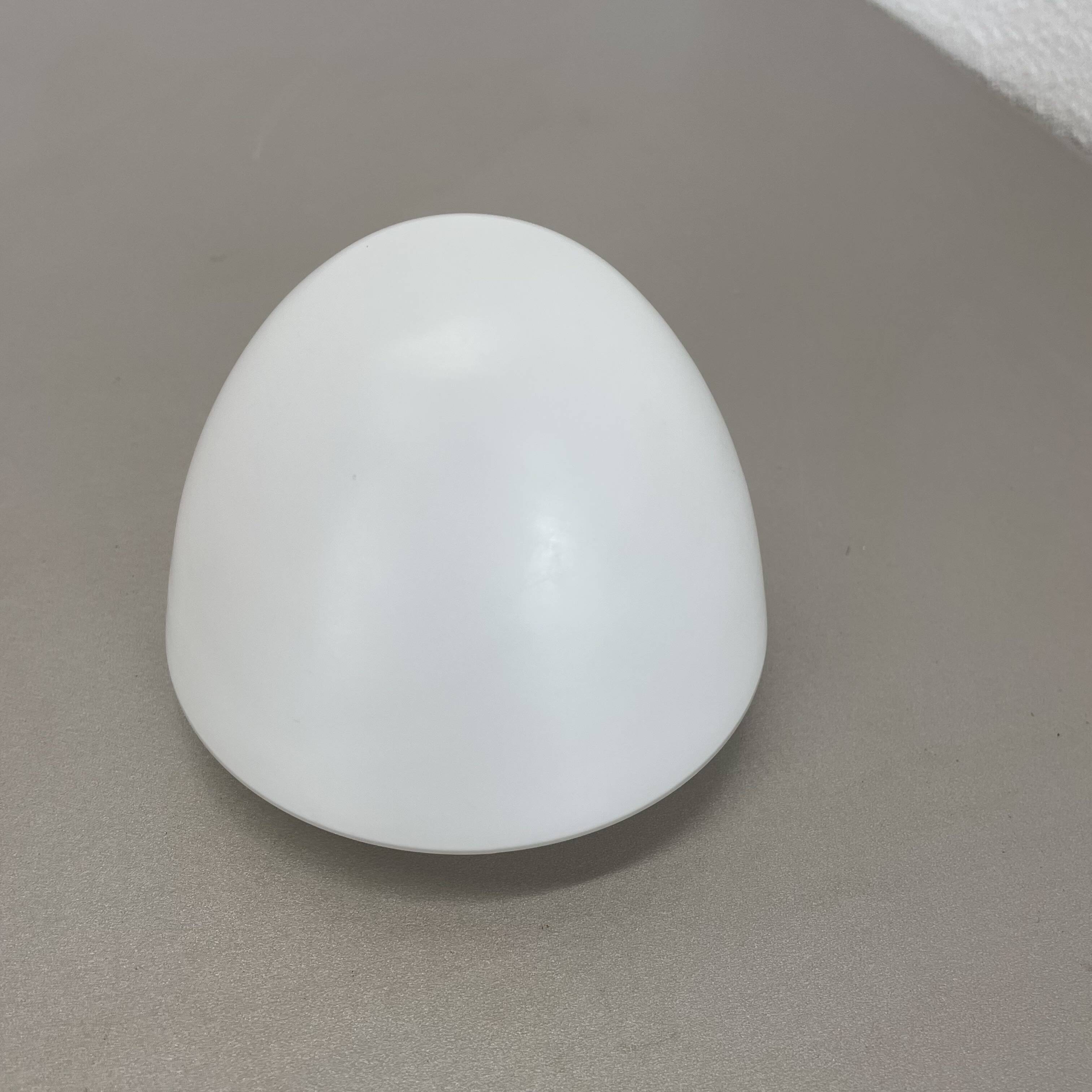 Round red wall light in metal and opaline glass in the Stilnovo style, 20 cm, Italy, 1960s