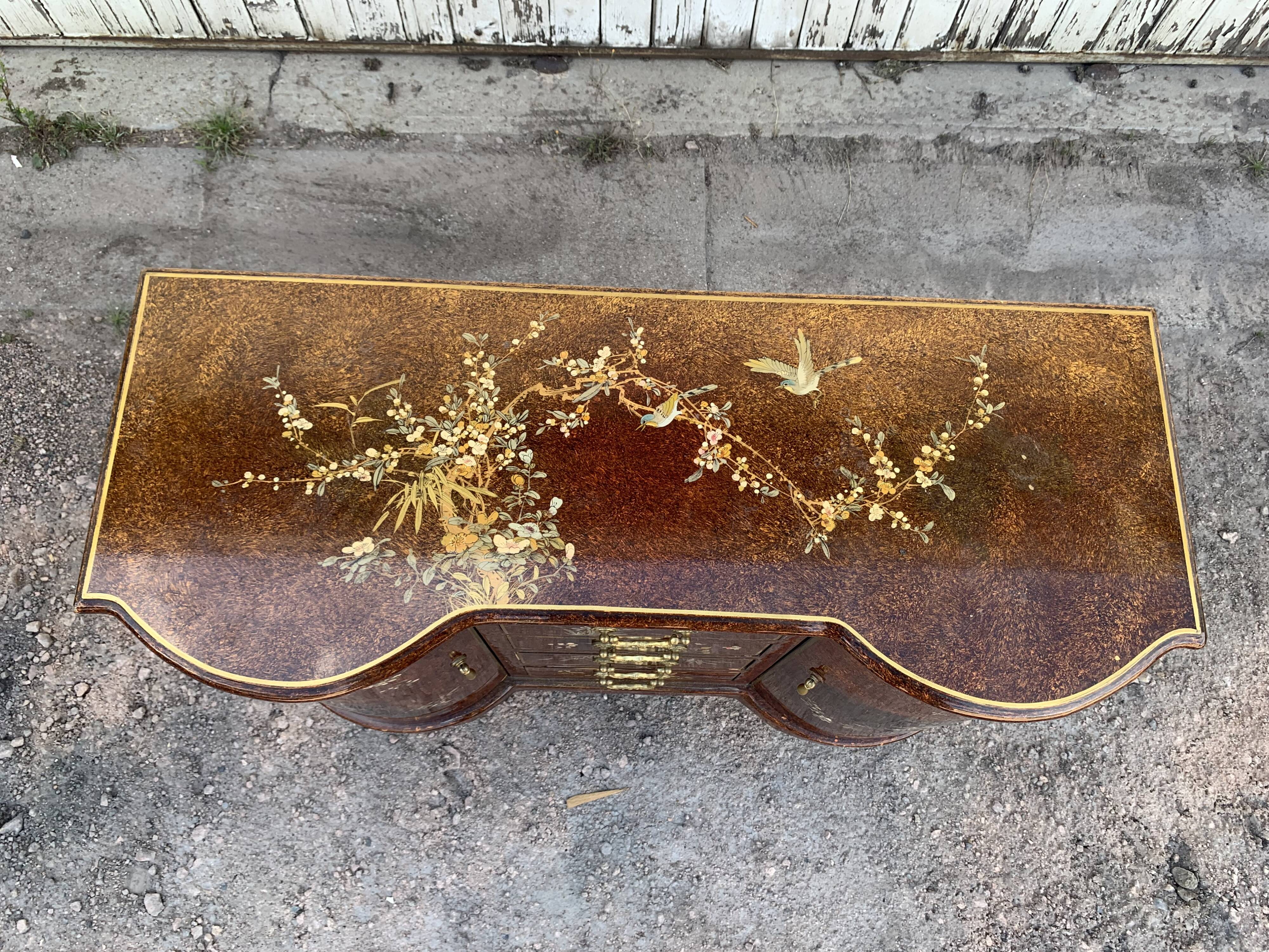 Venetian chest of drawers